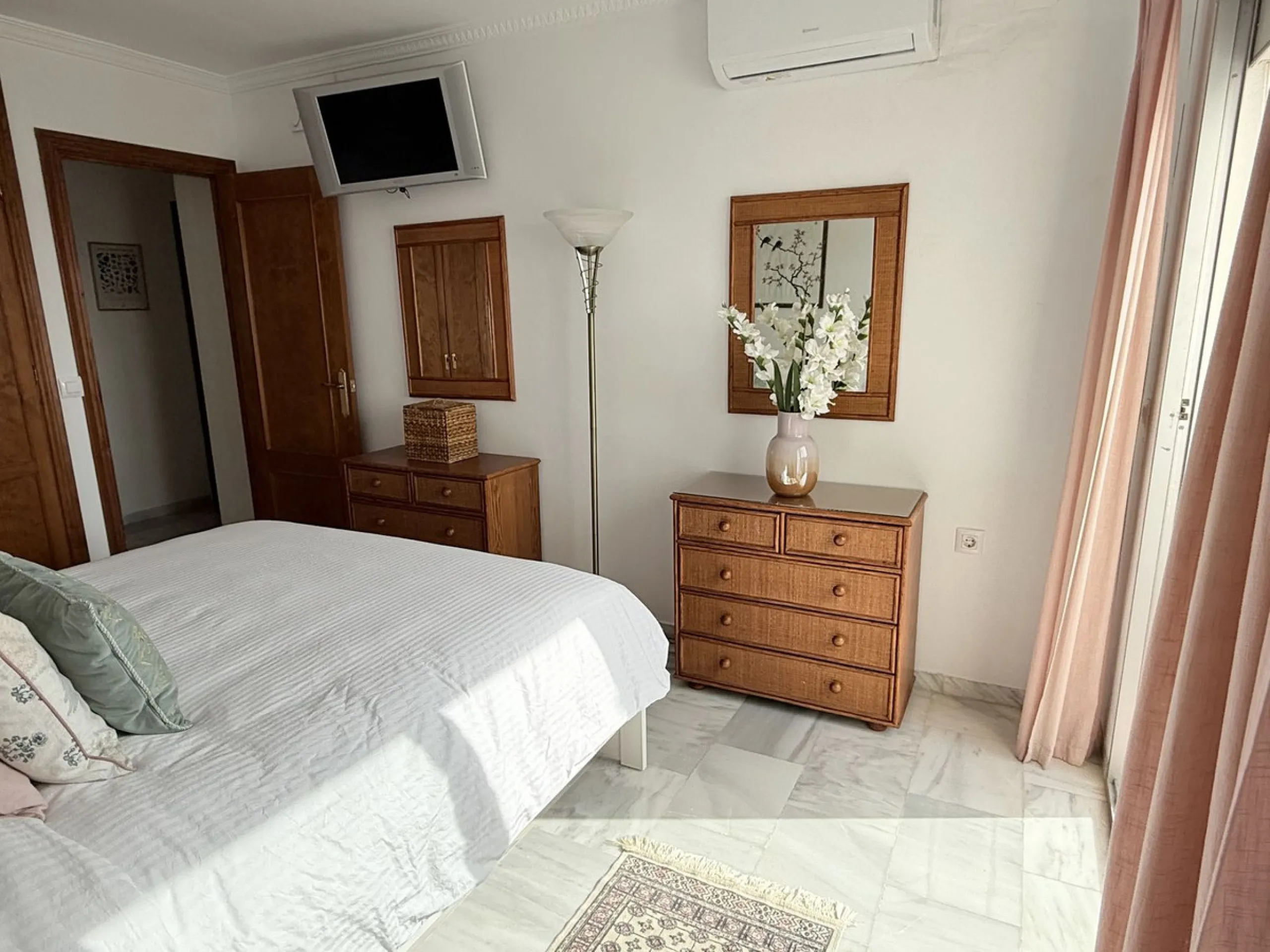 Discover an exceptional opportunity to own a beautiful apartment with sea views in Riviera de Sol.