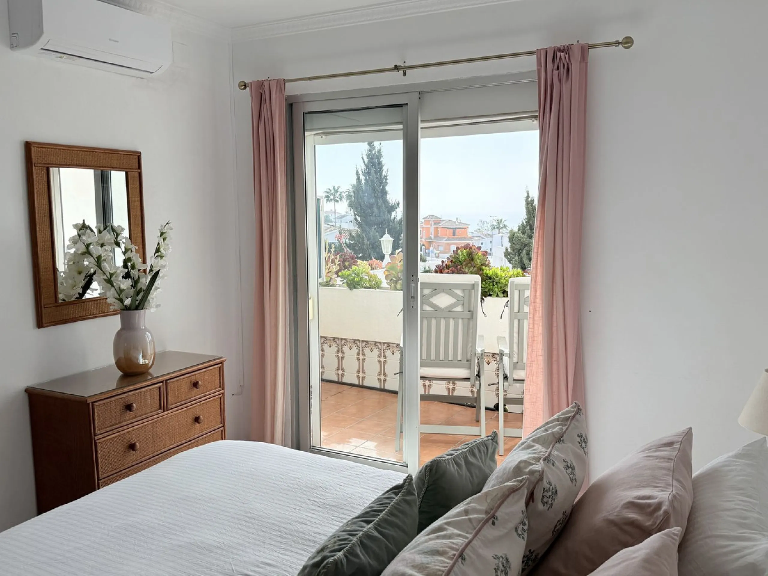 Discover an exceptional opportunity to own a beautiful apartment with sea views in Riviera de Sol.