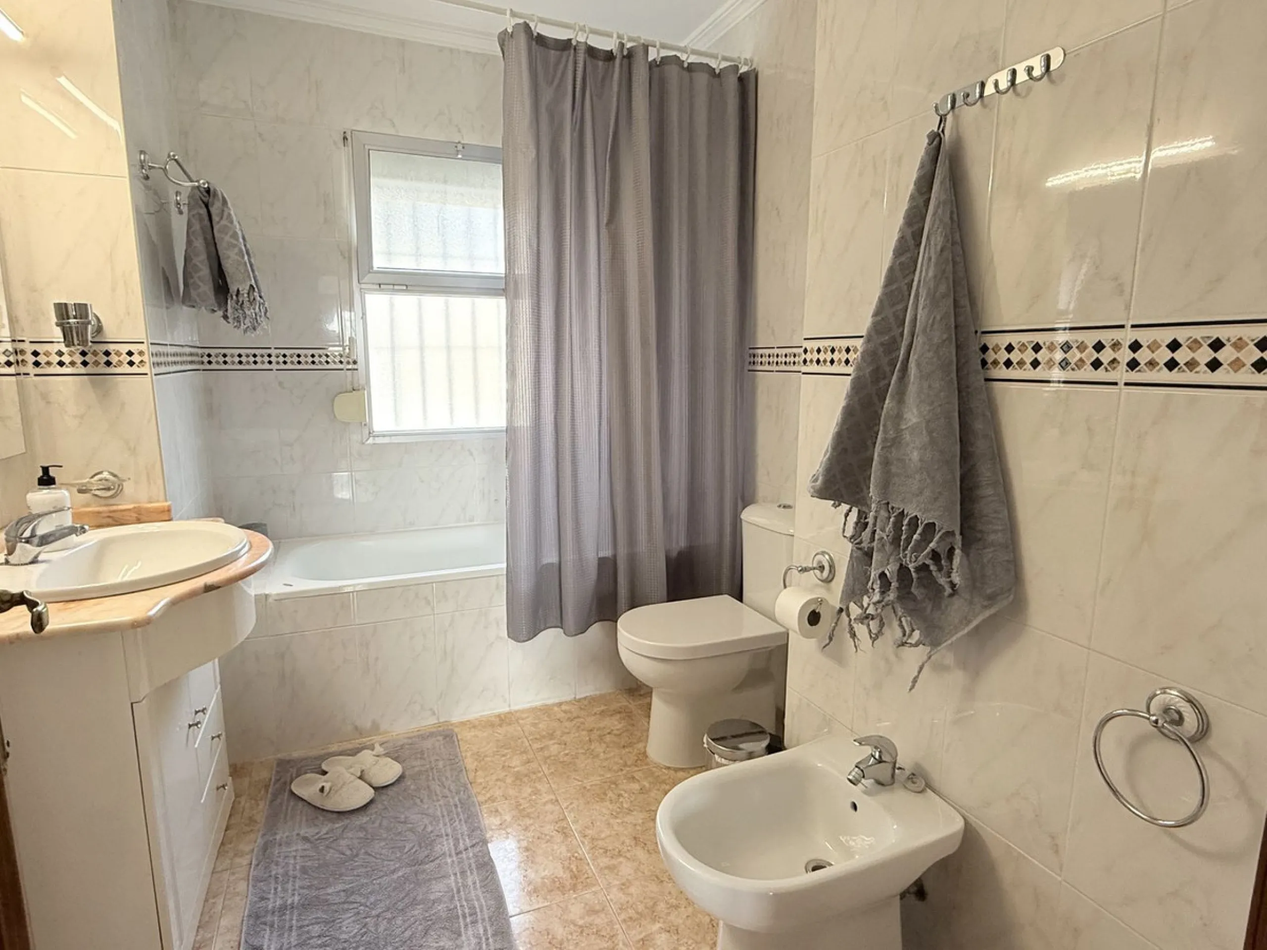 Discover an exceptional opportunity to own a beautiful apartment with sea views in Riviera de Sol.