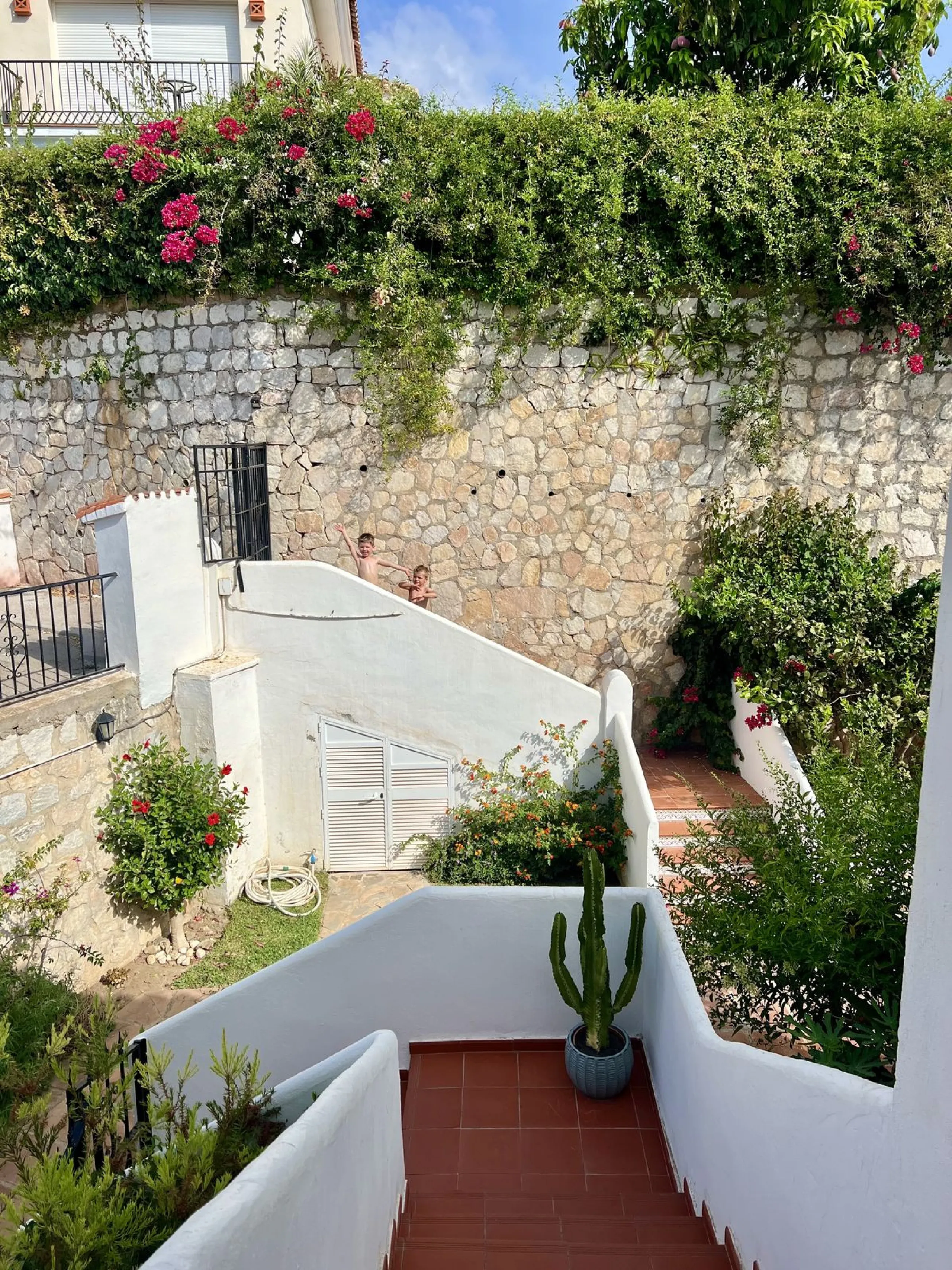 Discover an exceptional opportunity to own a beautiful apartment with sea views in Riviera de Sol.
