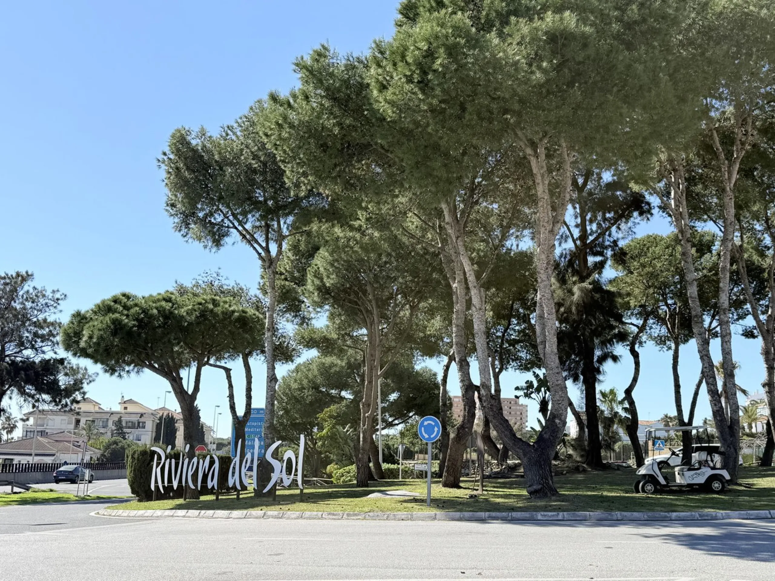 Discover an exceptional opportunity to own a beautiful apartment with sea views in Riviera de Sol.