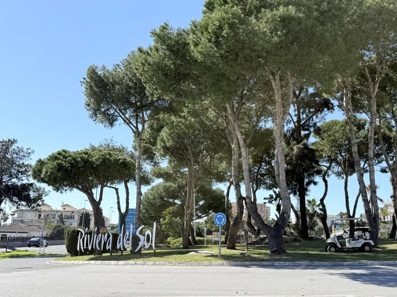 Discover an exceptional opportunity to own a beautiful apartment with sea views in Riviera de Sol.