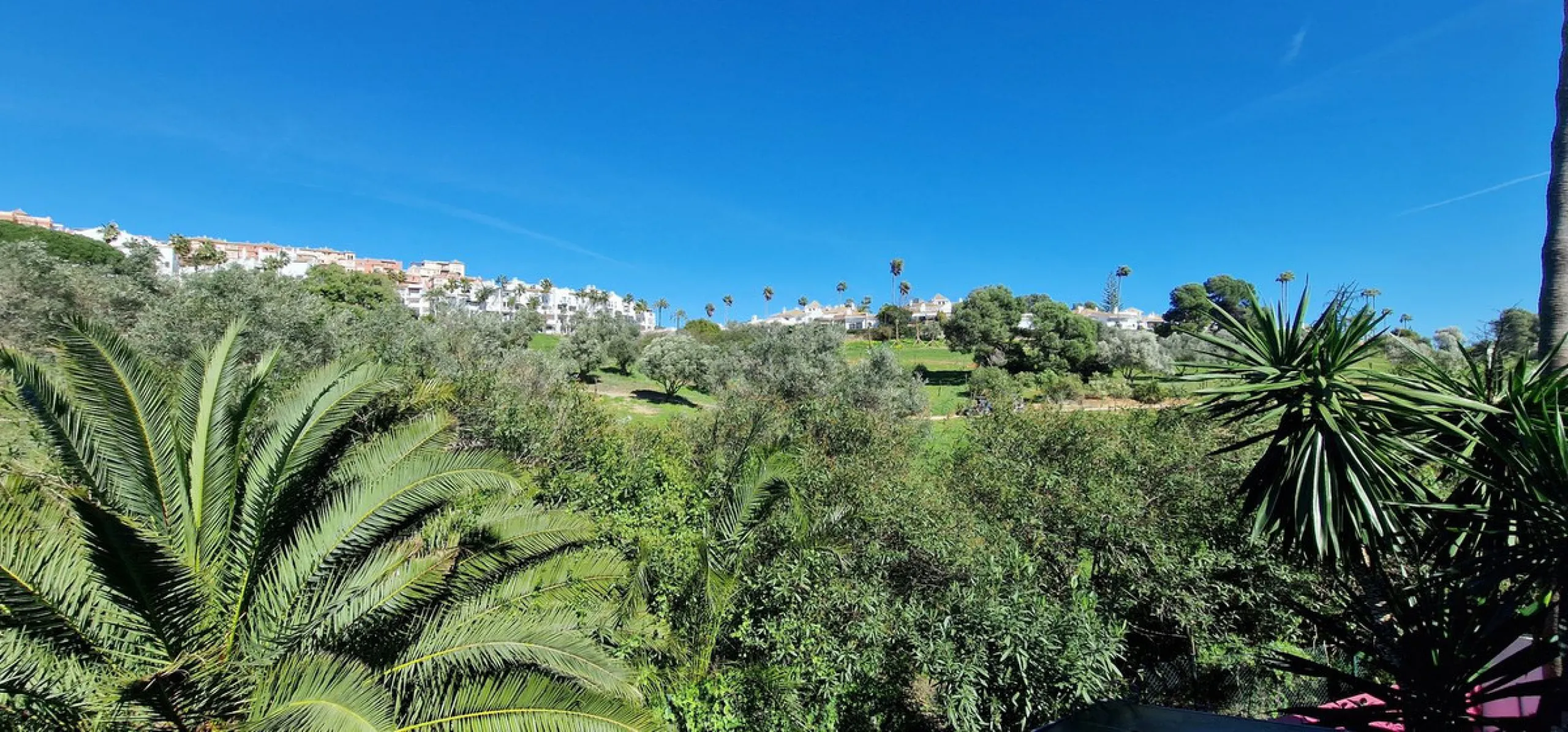 Jardines del Golf, La Duquesa