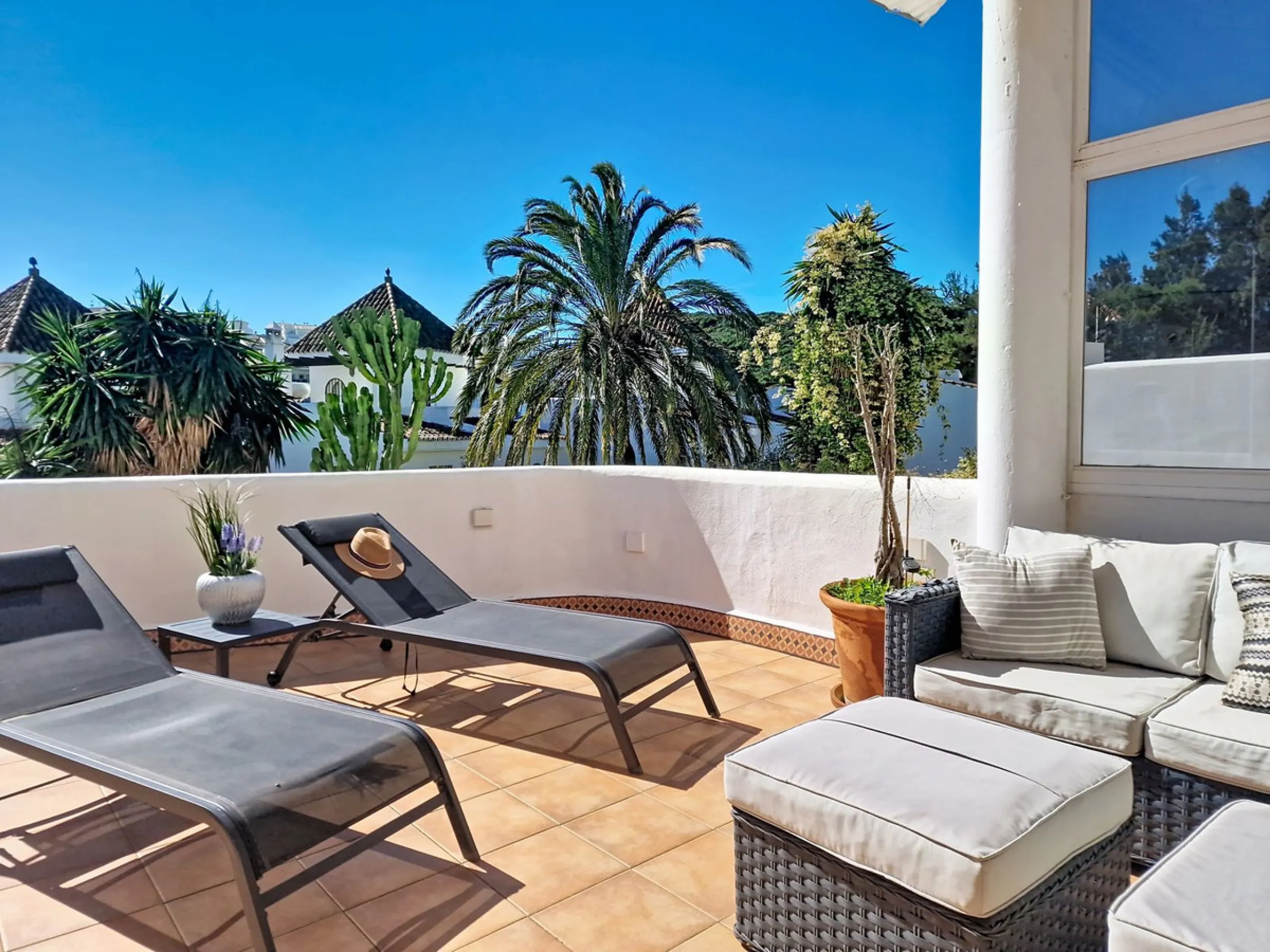 Jardines del Golf, La Duquesa