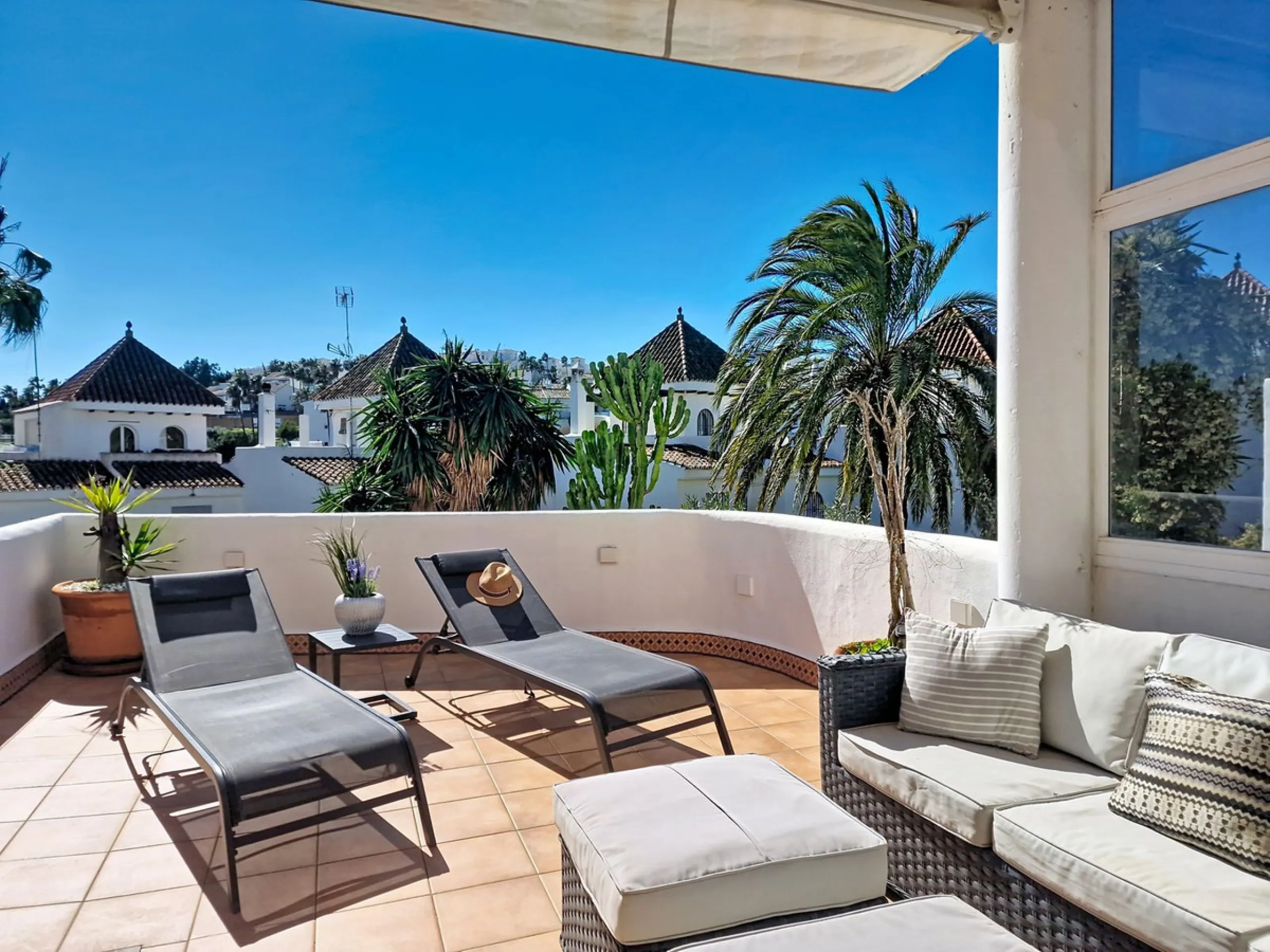 Jardines del Golf, La Duquesa