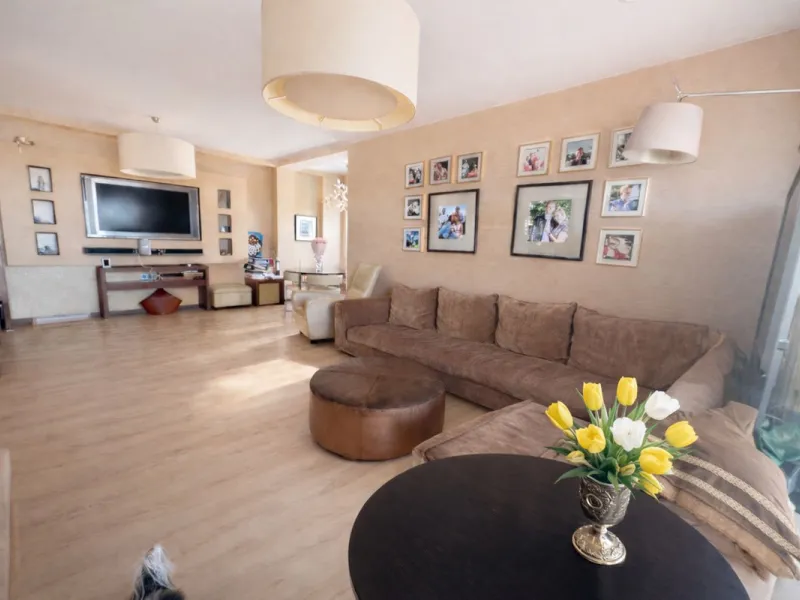 Exceptional penthouse with magnificent panoramic views of the sea, mountains and surrounding golf course.  A Private  Retreat in One of the Costa del Sol's Most Prestigious Developments