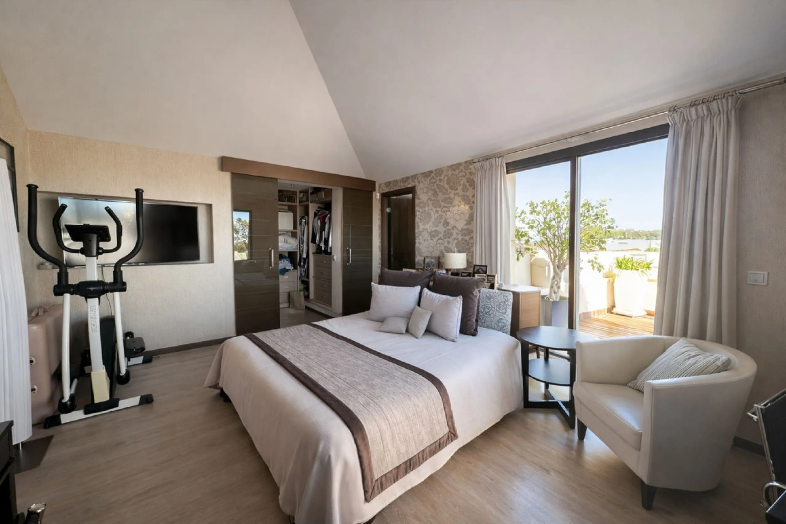 Exceptional penthouse with magnificent panoramic views of the sea, mountains and surrounding golf course.  A Private  Retreat in One of the Costa del Sol's Most Prestigious Developments