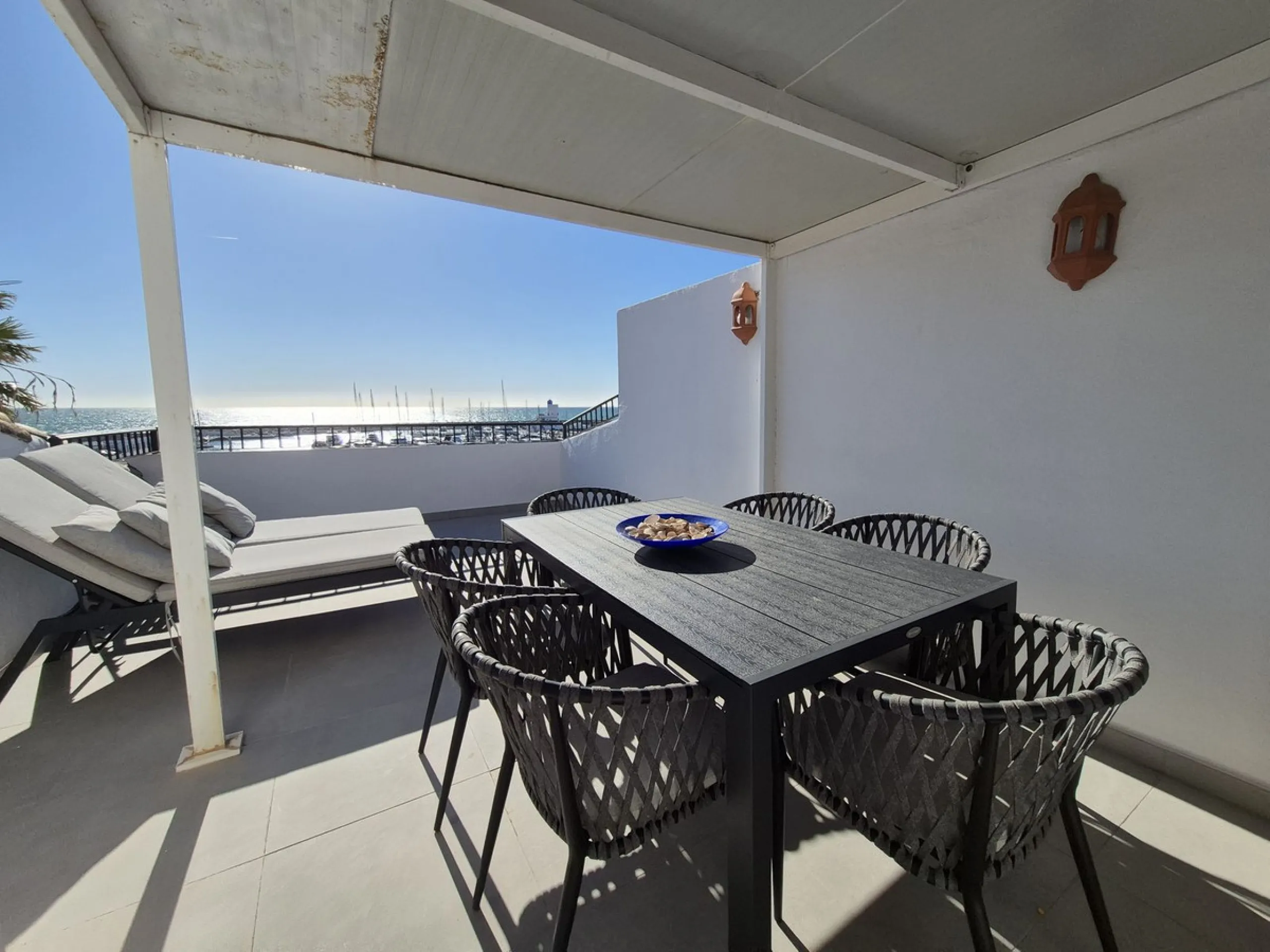 Apartment - Penthouse Duplex в продаже в Manilva, Málaga. В доме 3 спален и 2 ванных комнат. Площадь дома 156 м²