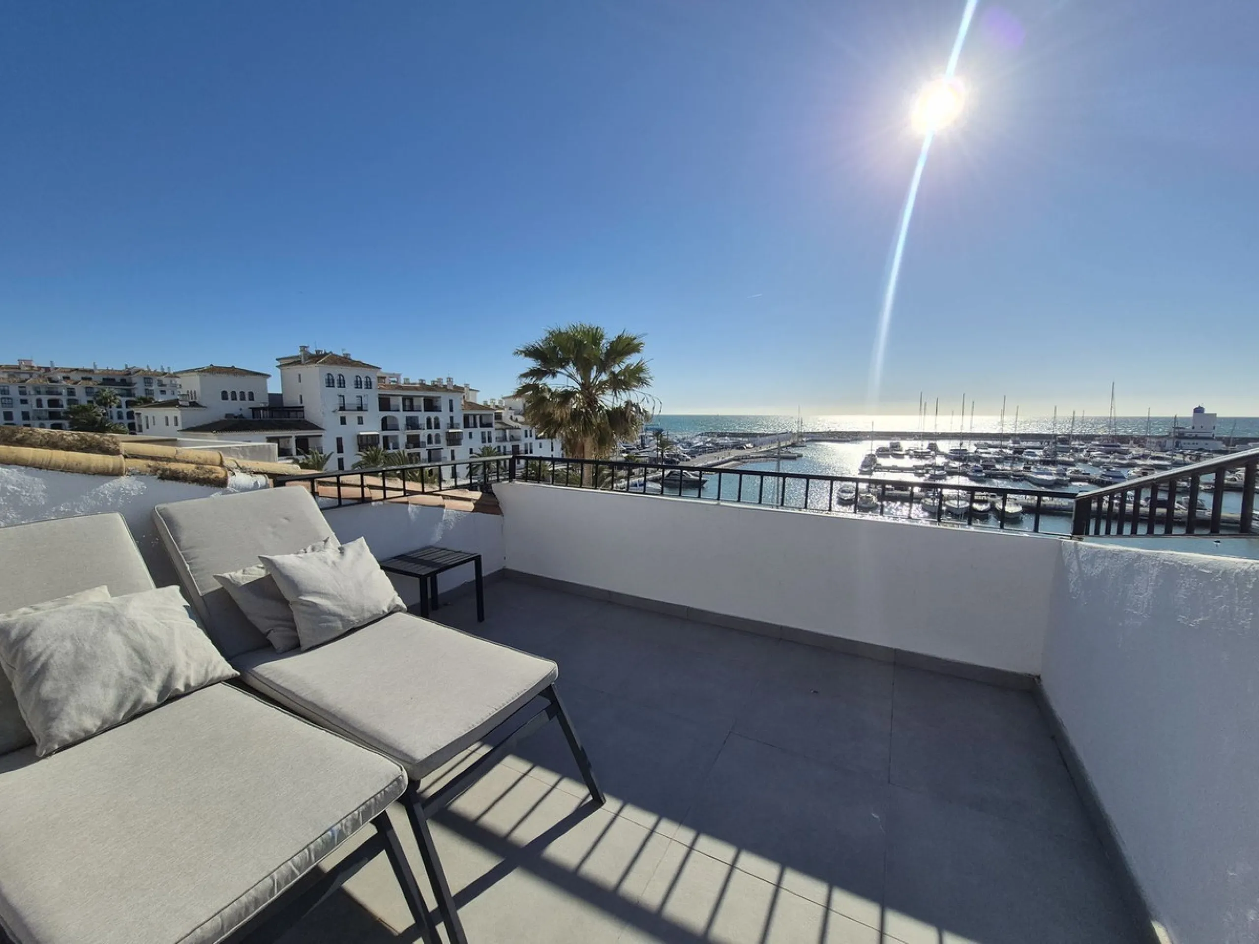 Apartment - Penthouse Duplex в продаже в Manilva, Málaga. В доме 3 спален и 2 ванных комнат. Площадь дома 156 м²