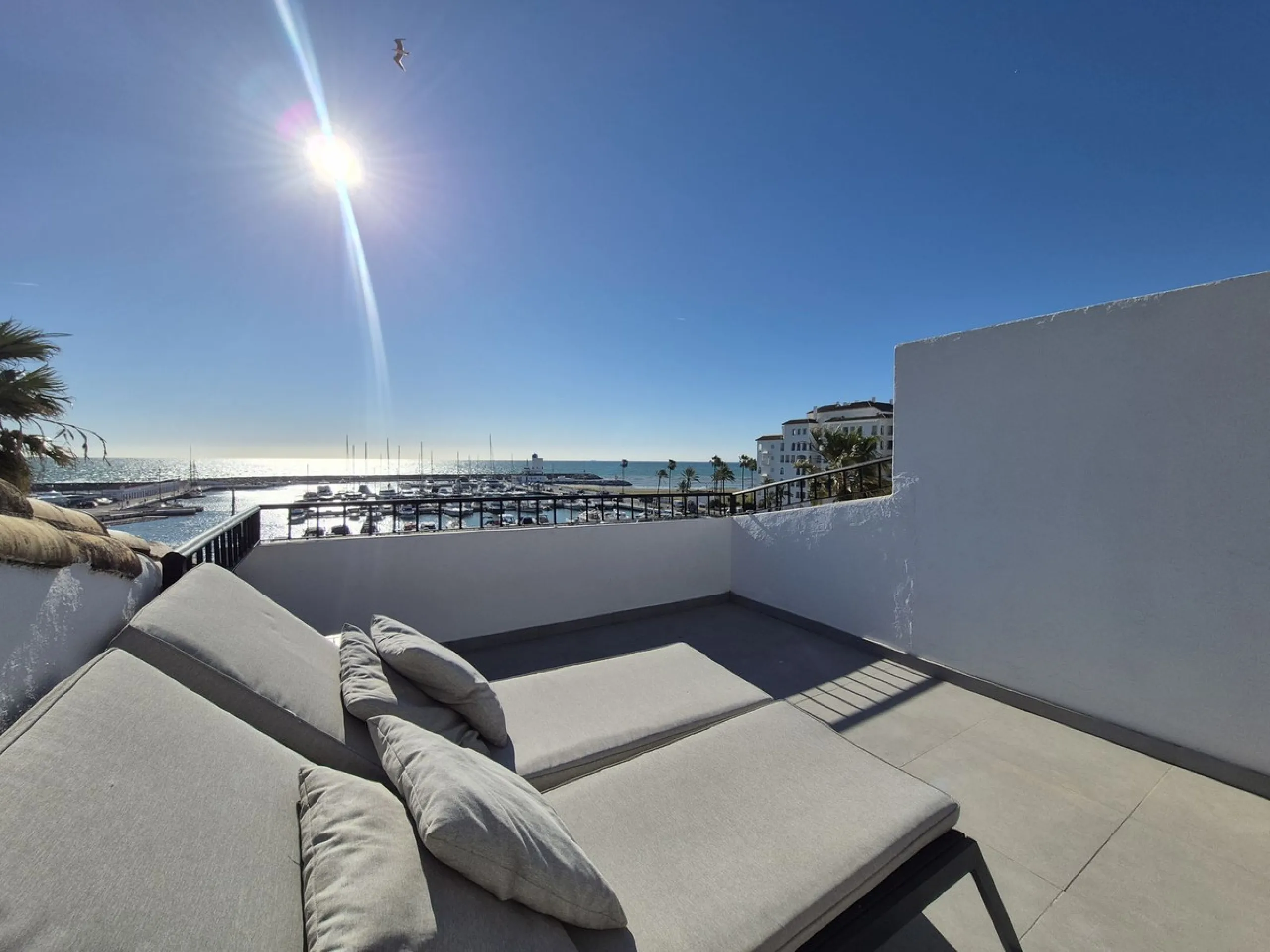 Apartment - Penthouse Duplex в продаже в Manilva, Málaga. В доме 3 спален и 2 ванных комнат. Площадь дома 156 м²