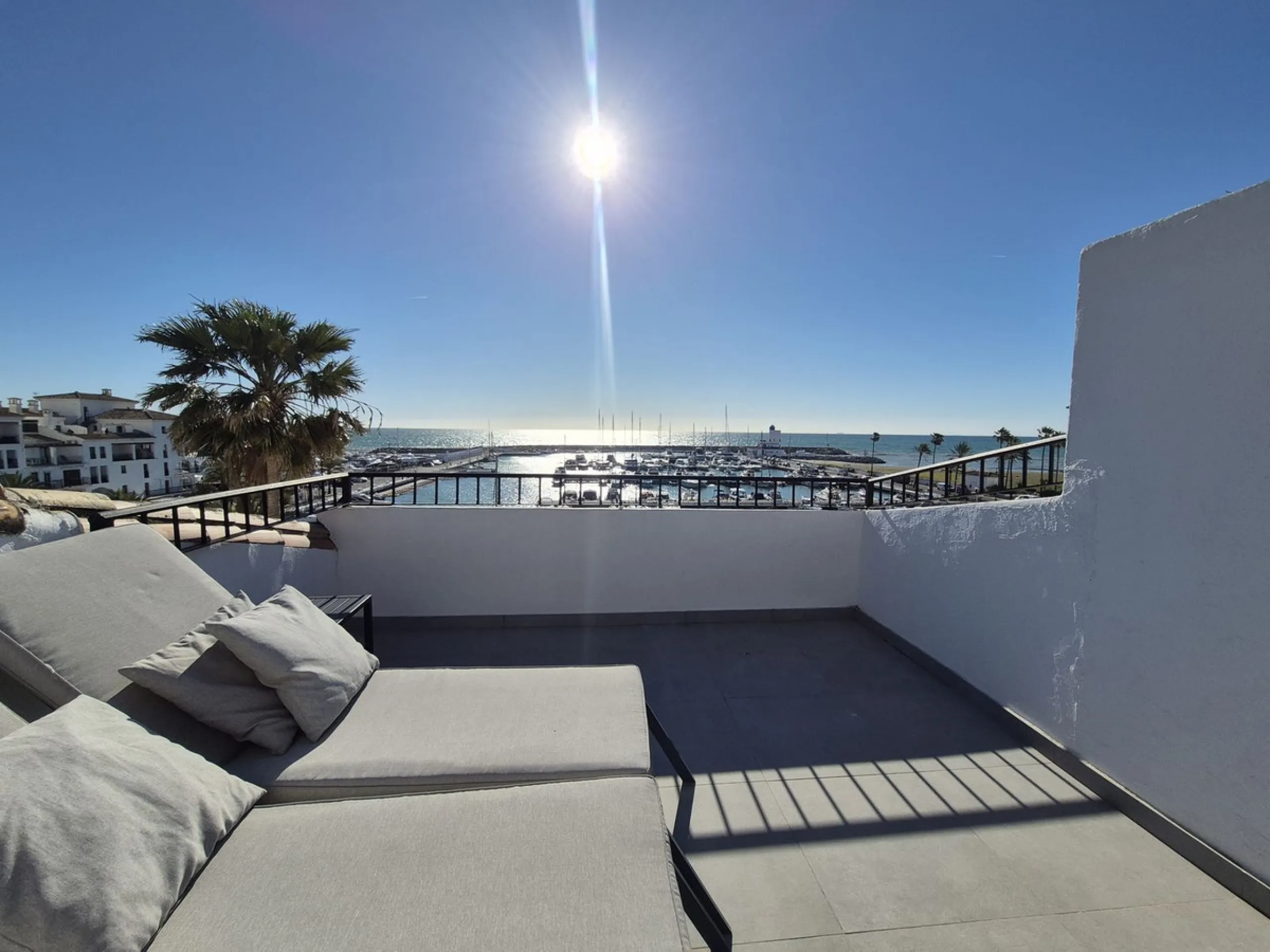Apartment - Penthouse Duplex в продаже в Manilva, Málaga. В доме 3 спален и 2 ванных комнат. Площадь дома 156 м²