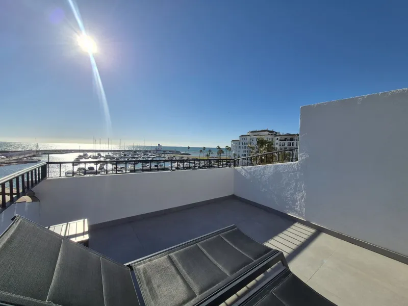 Apartment - Penthouse Duplex в продаже в Manilva, Málaga. В доме 3 спален и 2 ванных комнат. Площадь дома 156 м²