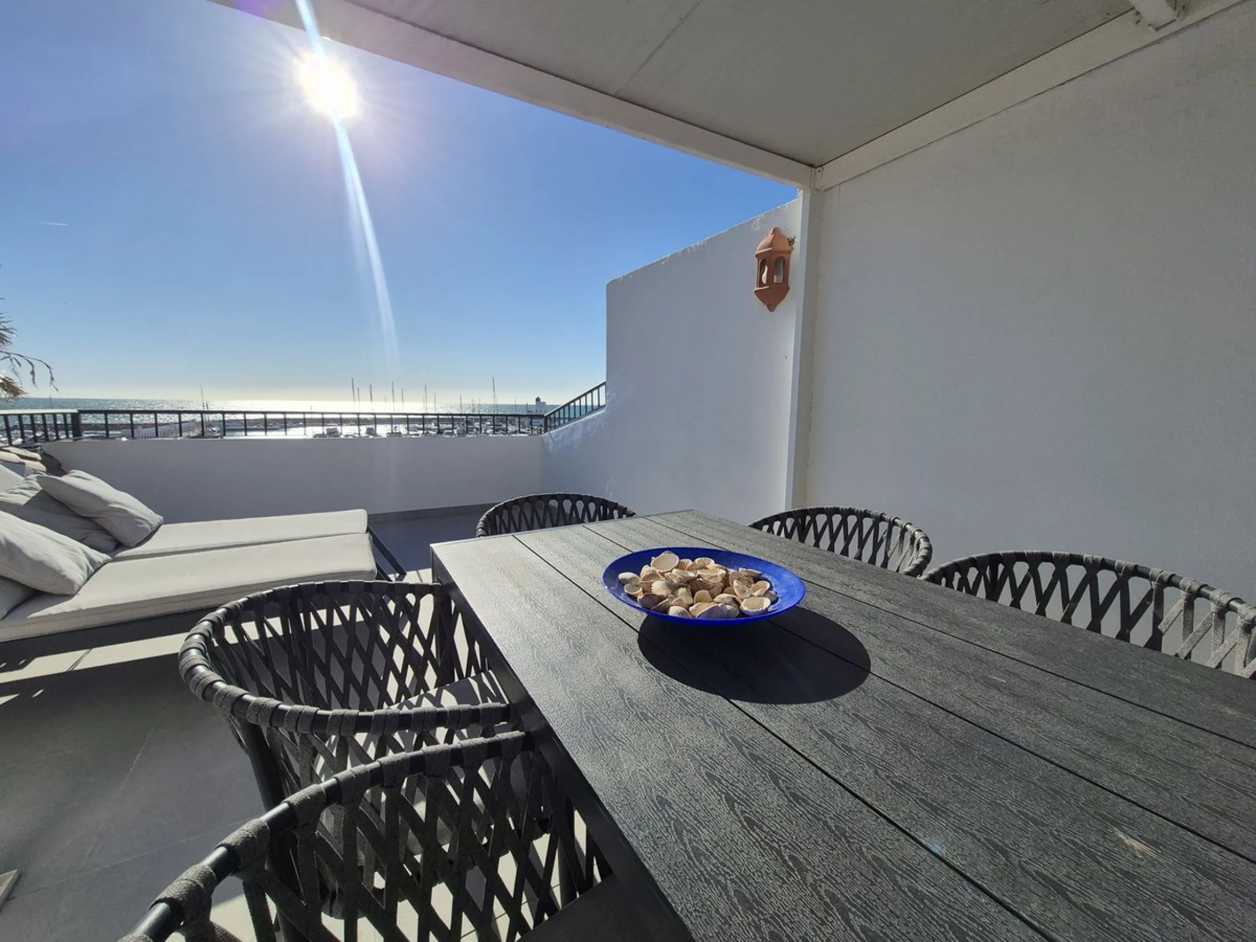 Apartment - Penthouse Duplex в продаже в Manilva, Málaga. В доме 3 спален и 2 ванных комнат. Площадь дома 156 м²