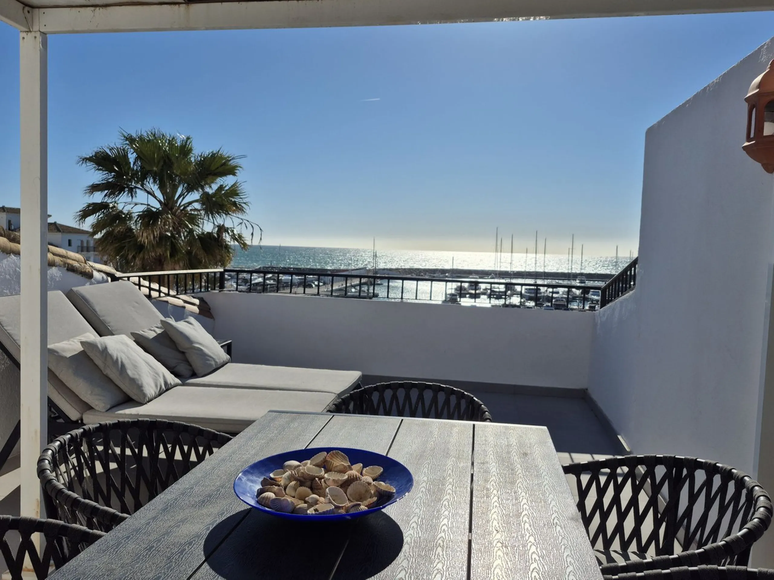 Apartment - Penthouse Duplex в продаже в Manilva, Málaga. В доме 3 спален и 2 ванных комнат. Площадь дома 156 м²