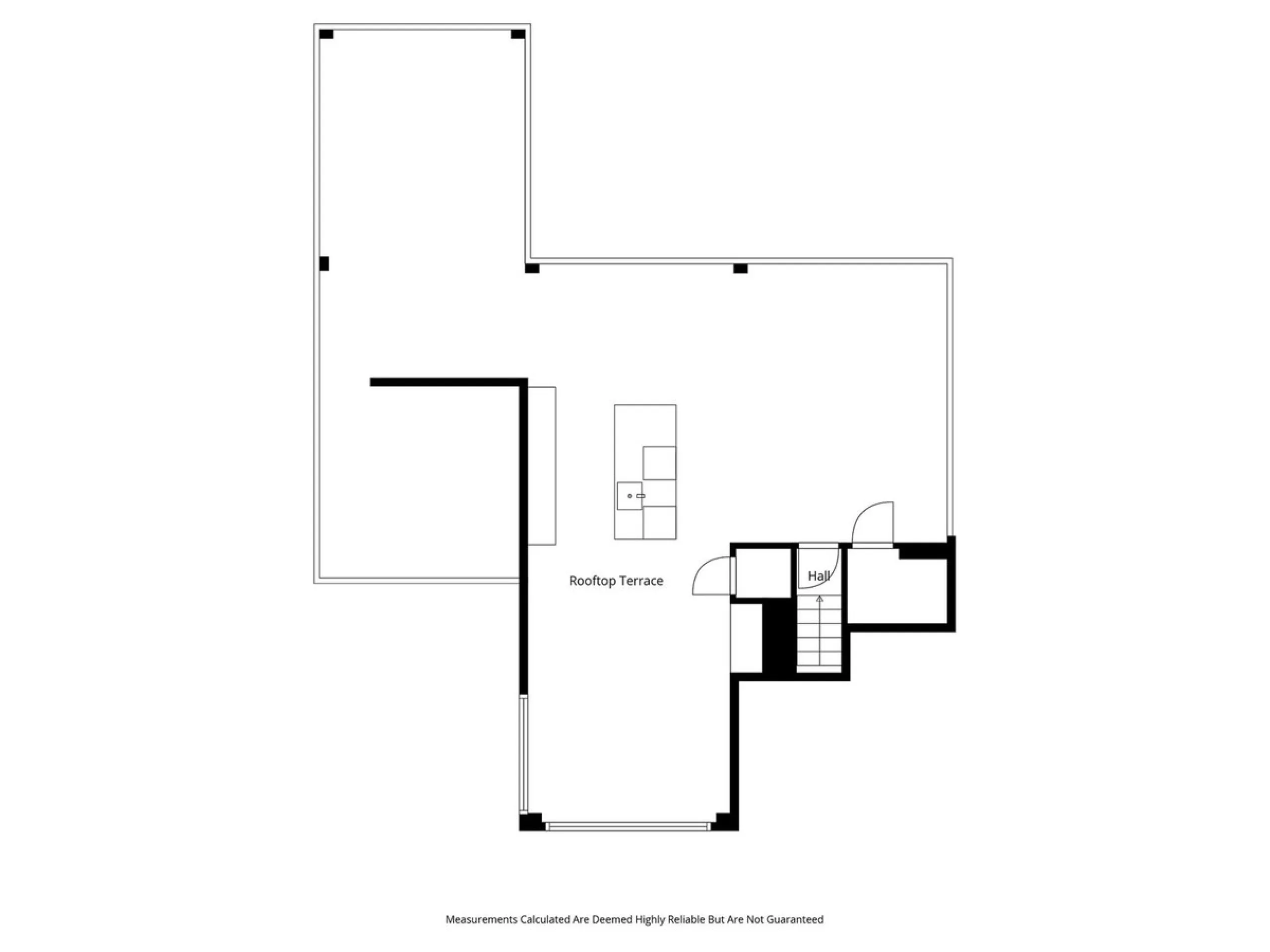 Recently fully renovated to an exceptional standard, this stunning penthouse in Pueblo Arabesque offers a perfect blend of elegance, comfort, and "Al Andaluz" charm. Boasting three spacious bedrooms and three bathrooms—two of which are en-suite—the proper