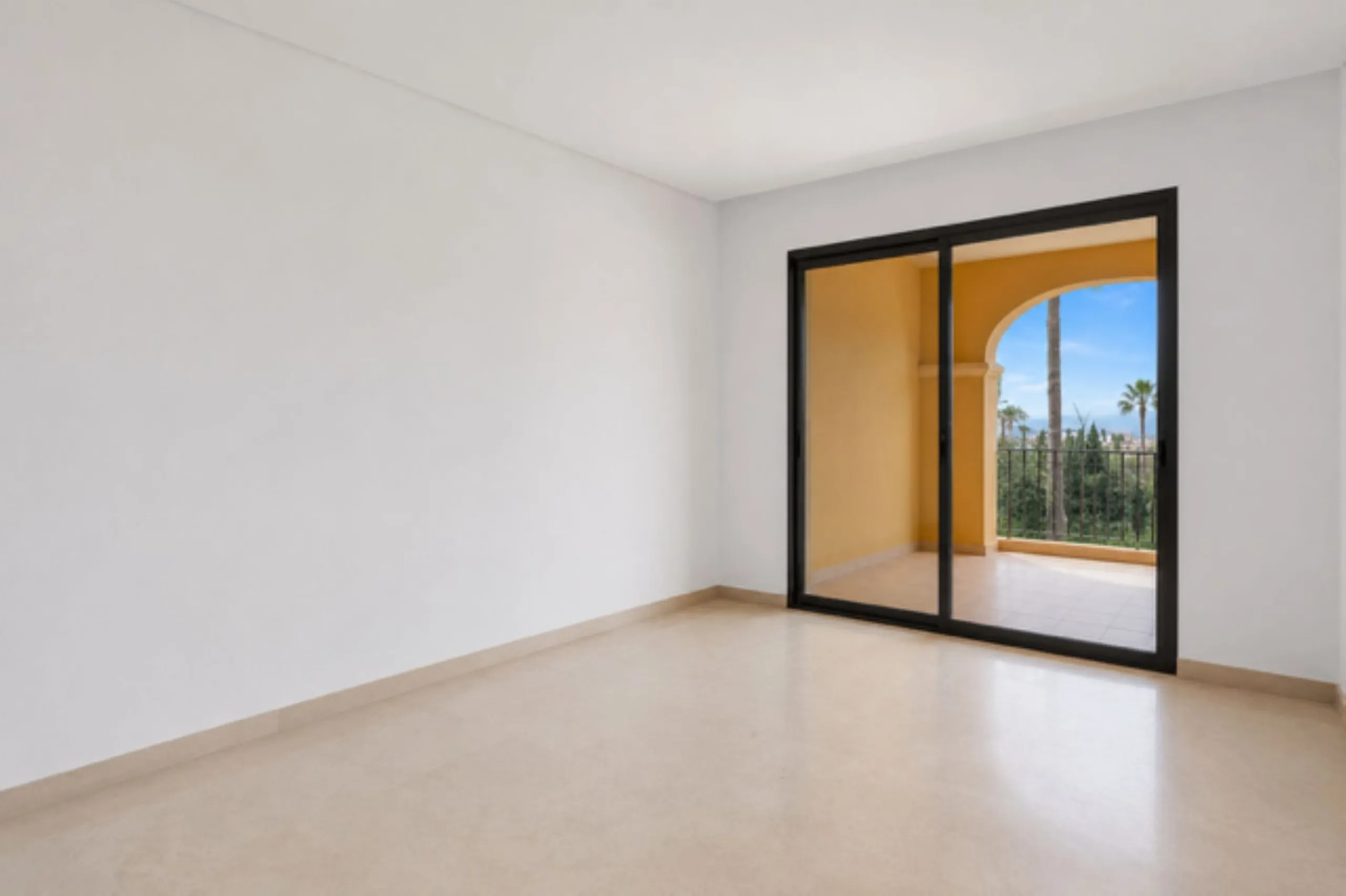 Apartment - Ground Floor Apartment в продаже в Benahavís, Málaga. В доме 2 спален и 2 ванных комнат. Площадь дома 142 м²