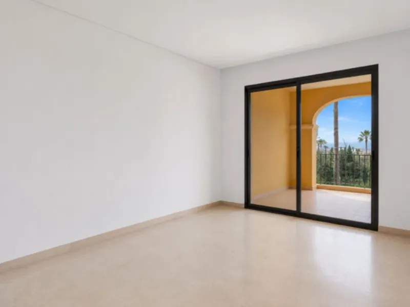 Apartment - Ground Floor Apartment в продаже в Benahavís, Málaga. В доме 2 спален и 2 ванных комнат. Площадь дома 142 м²