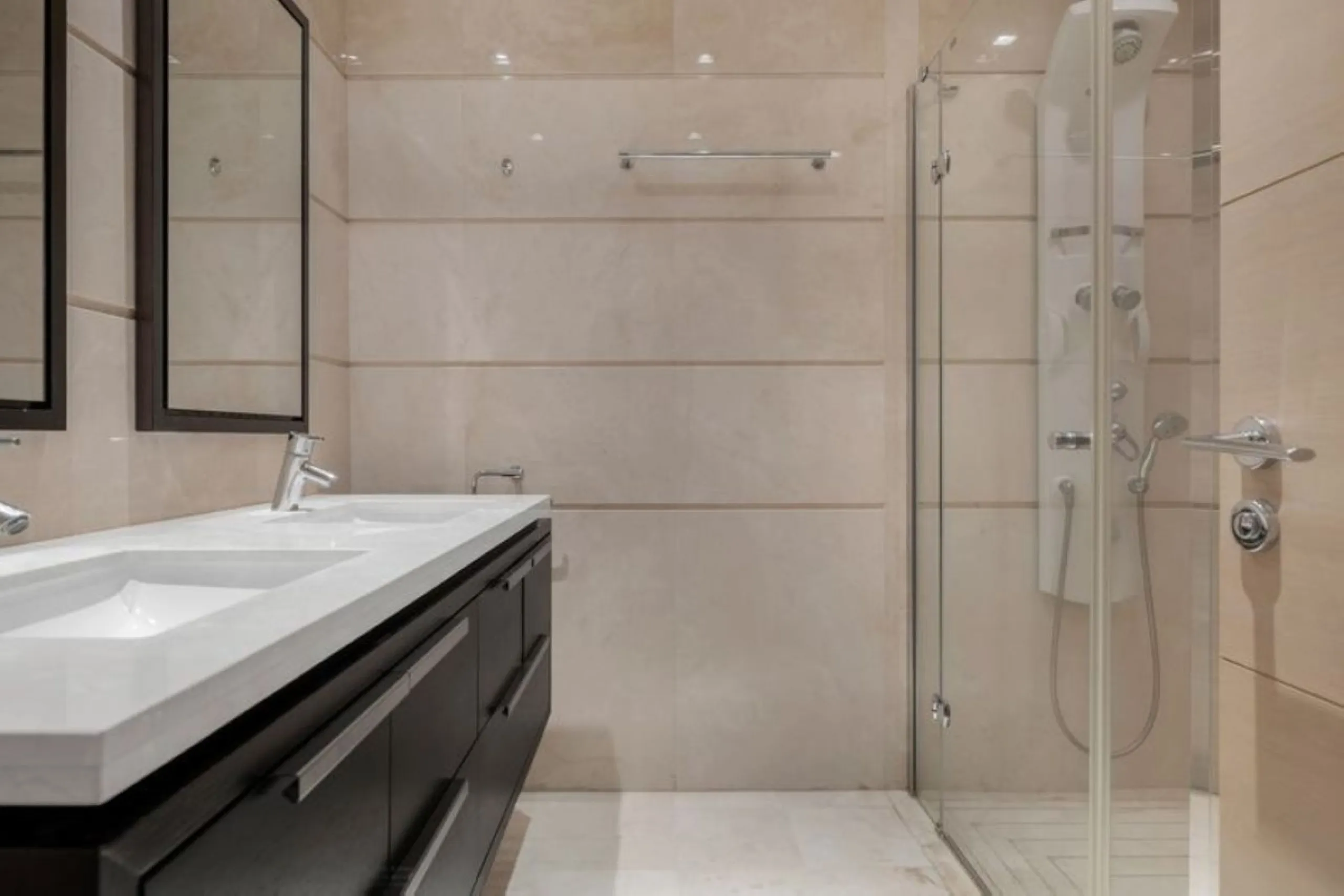 Apartment - Ground Floor Apartment в продаже в Benahavís, Málaga. В доме 2 спален и 2 ванных комнат. Площадь дома 142 м²