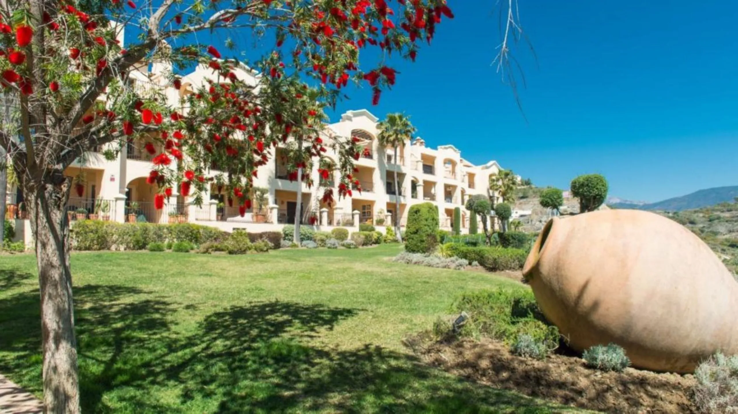 Apartment - Ground Floor Apartment в продаже в Benahavís, Málaga. В доме 2 спален и 2 ванных комнат. Площадь дома 142 м²