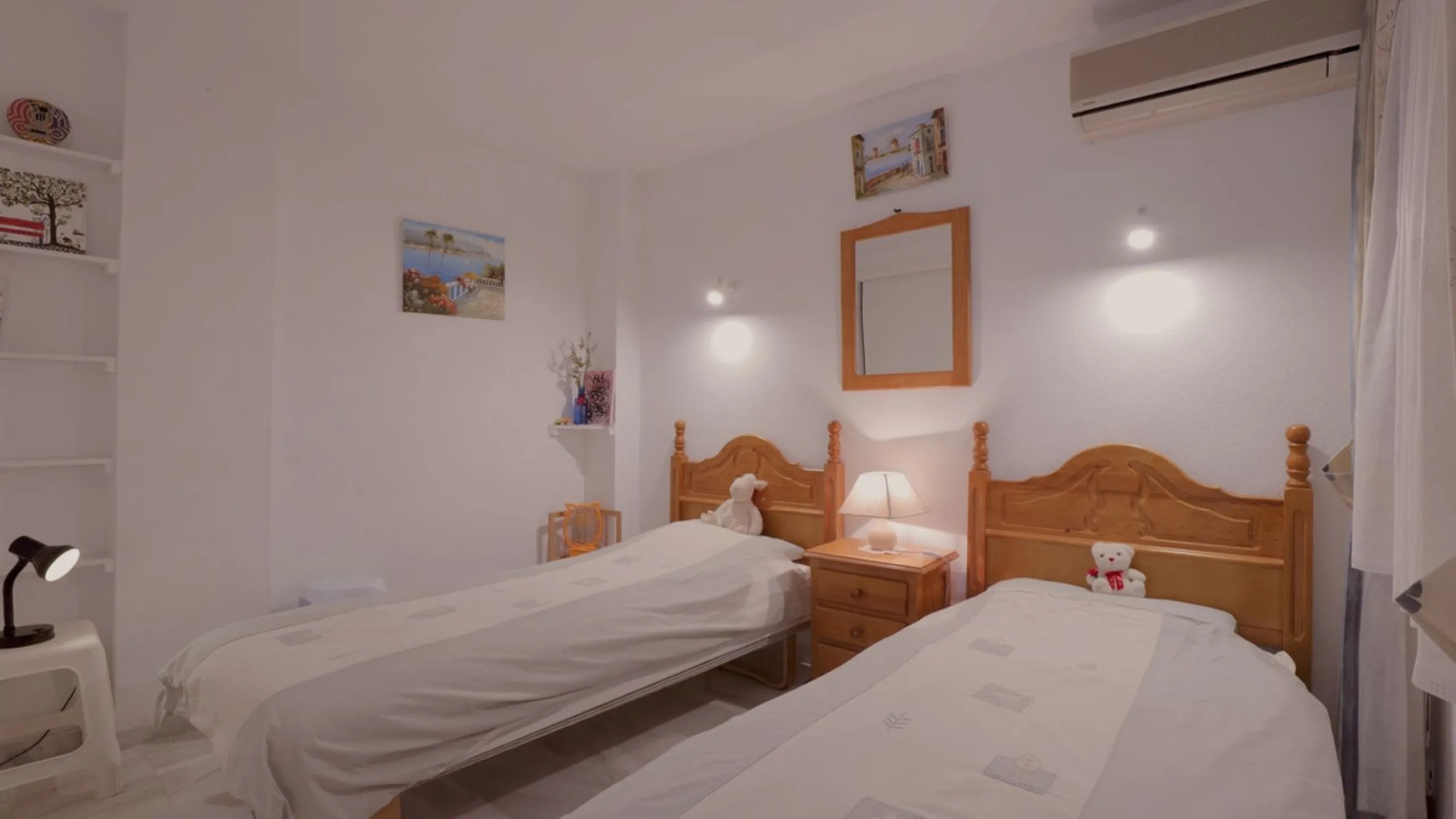 Opportunity! A mid-floor apartment in Urb. Amatista, lower La Reserva de Marbella for sale from the original owners since new in the year 2000. Great location and lovely, open views.