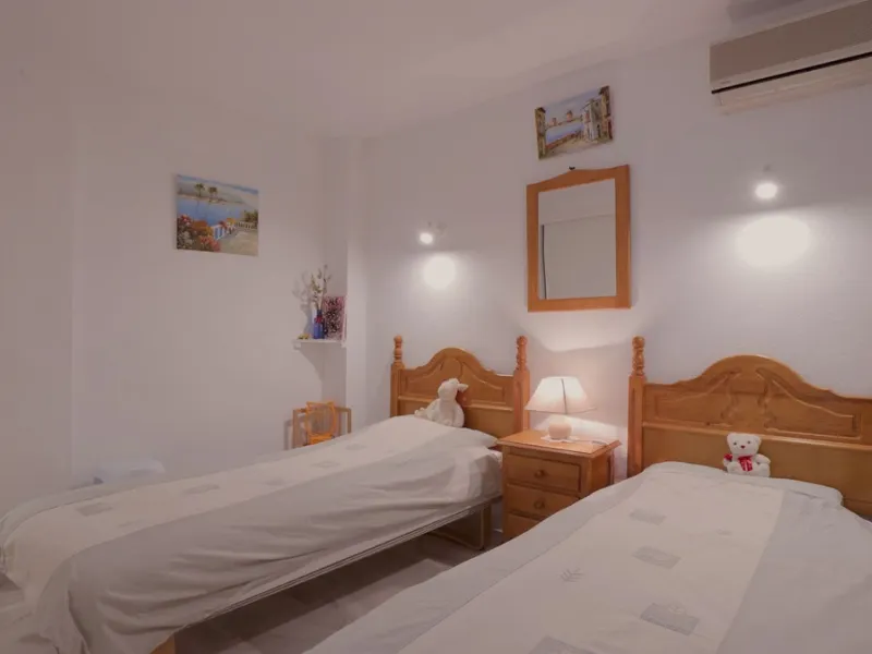 Opportunity! A mid-floor apartment in Urb. Amatista, lower La Reserva de Marbella for sale from the original owners since new in the year 2000. Great location and lovely, open views.