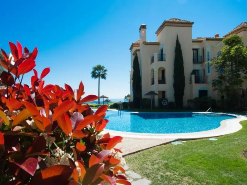 Apartment - Ground Floor Apartment в продаже в Benahavís, Málaga. В доме 2 спален и 2 ванных комнат. Площадь дома 142 м²