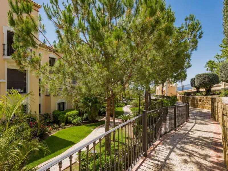 Apartment - Ground Floor Apartment в продаже в Benahavís, Málaga. В доме 2 спален и 2 ванных комнат. Площадь дома 142 м²