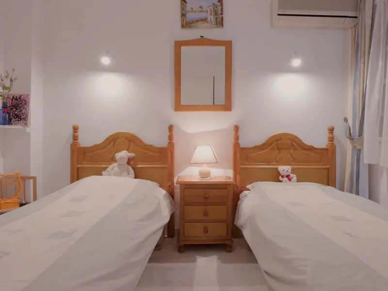 Opportunity! A mid-floor apartment in Urb. Amatista, lower La Reserva de Marbella for sale from the original owners since new in the year 2000. Great location and lovely, open views.