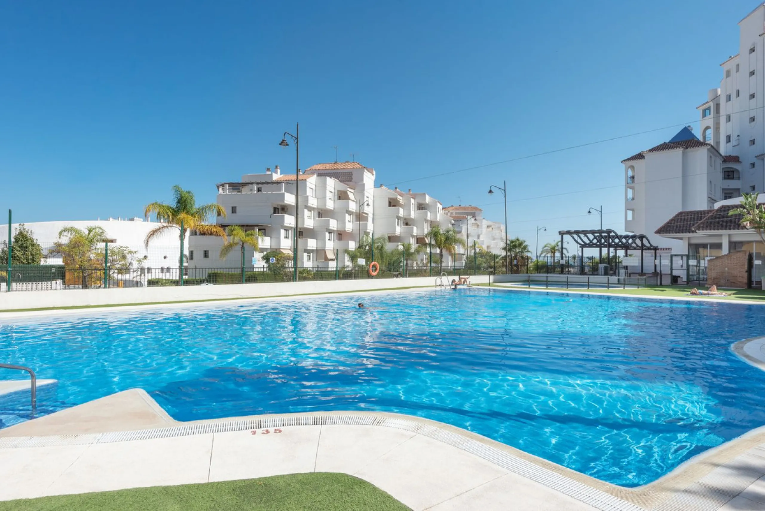 Modern 2-Bedroom Apartment with Parking – Puerto Blanco, Estepona