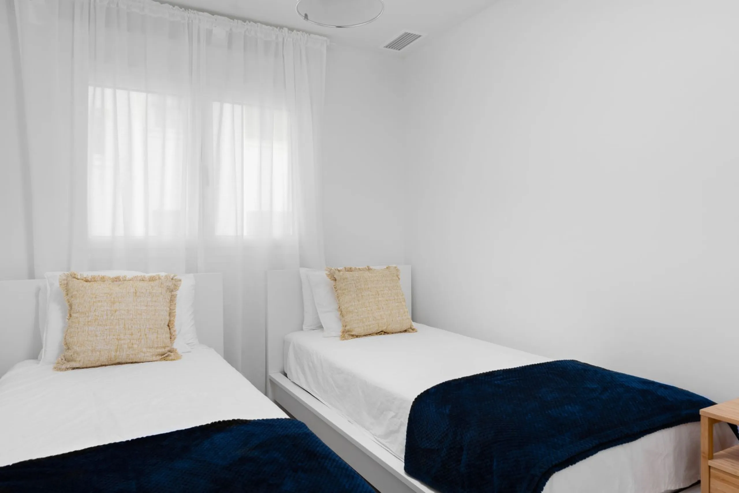 Modern 2-Bedroom Apartment with Parking – Puerto Blanco, Estepona
