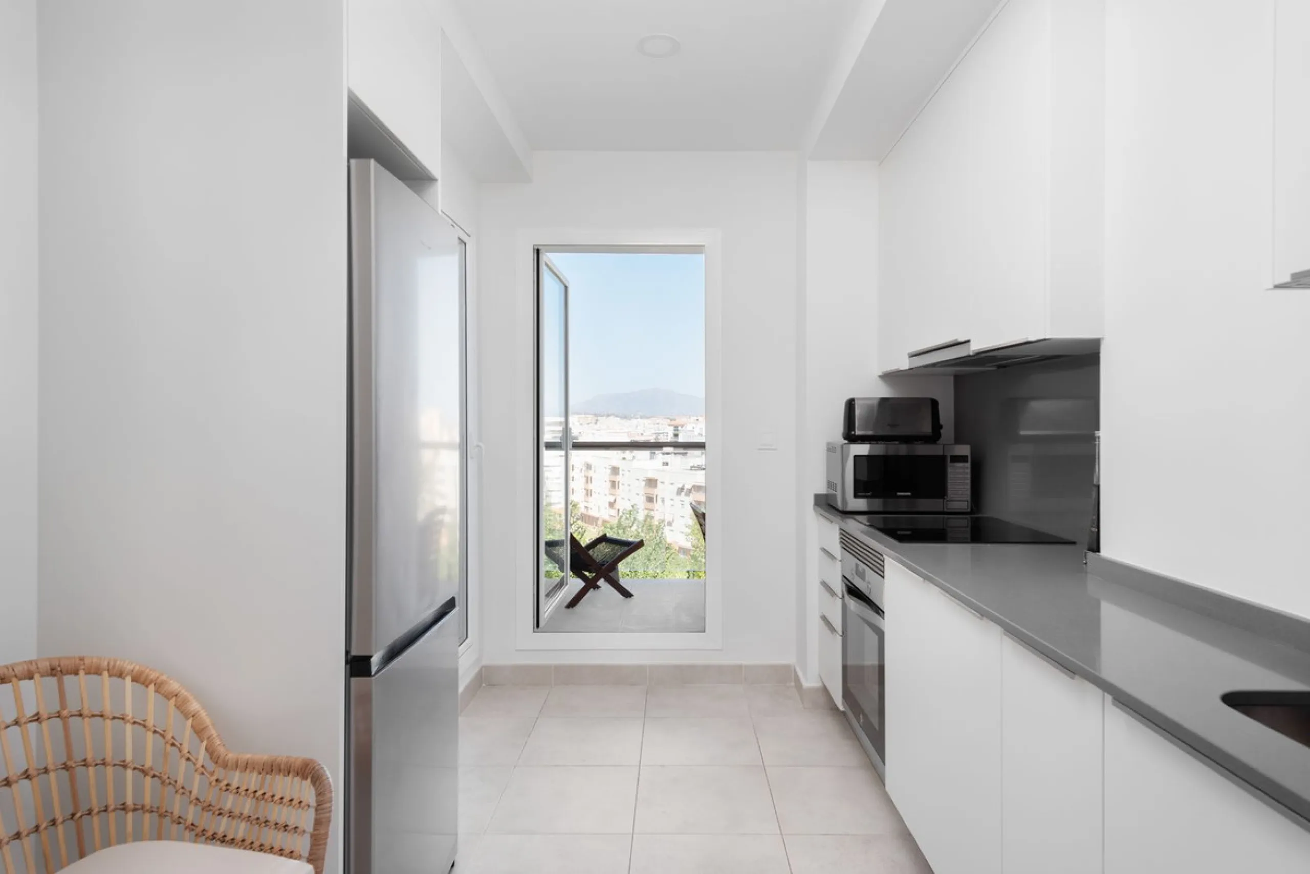 Modern 2-Bedroom Apartment with Parking – Puerto Blanco, Estepona