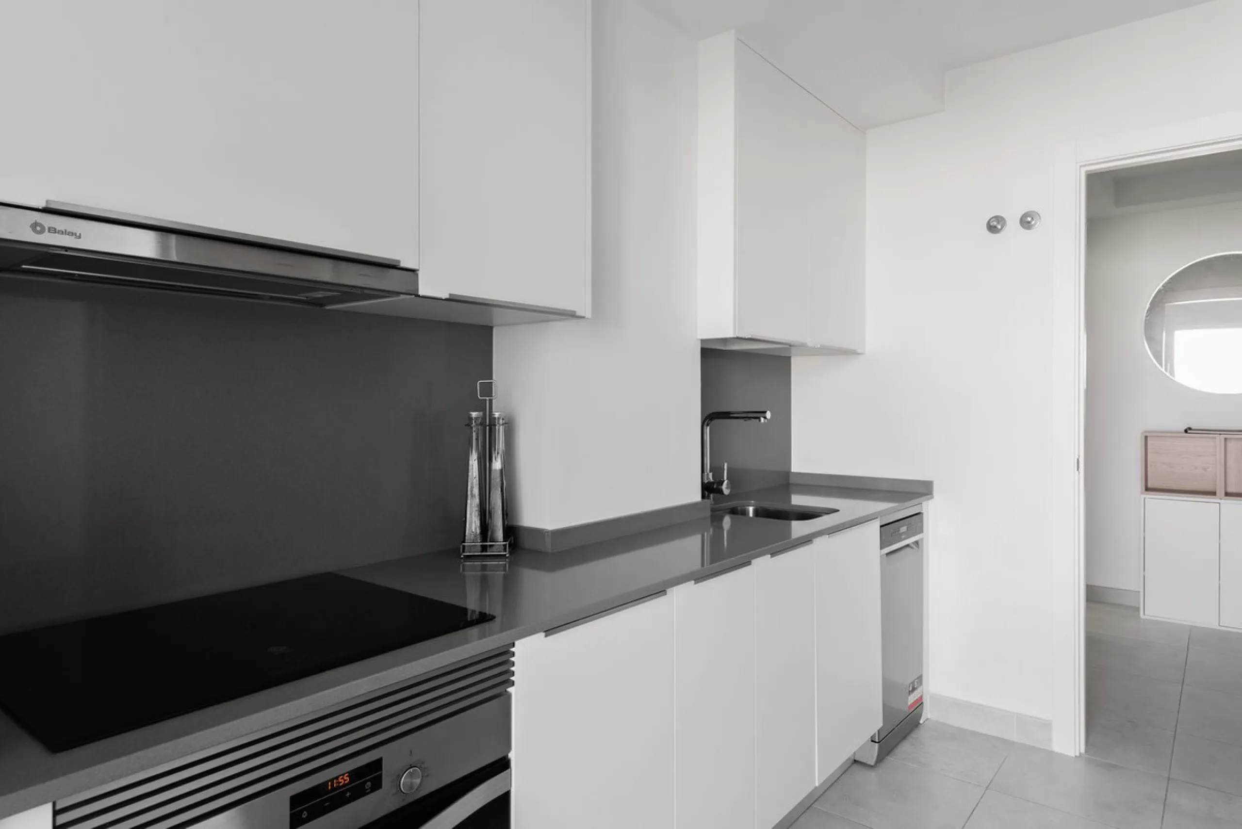 Modern 2-Bedroom Apartment with Parking – Puerto Blanco, Estepona