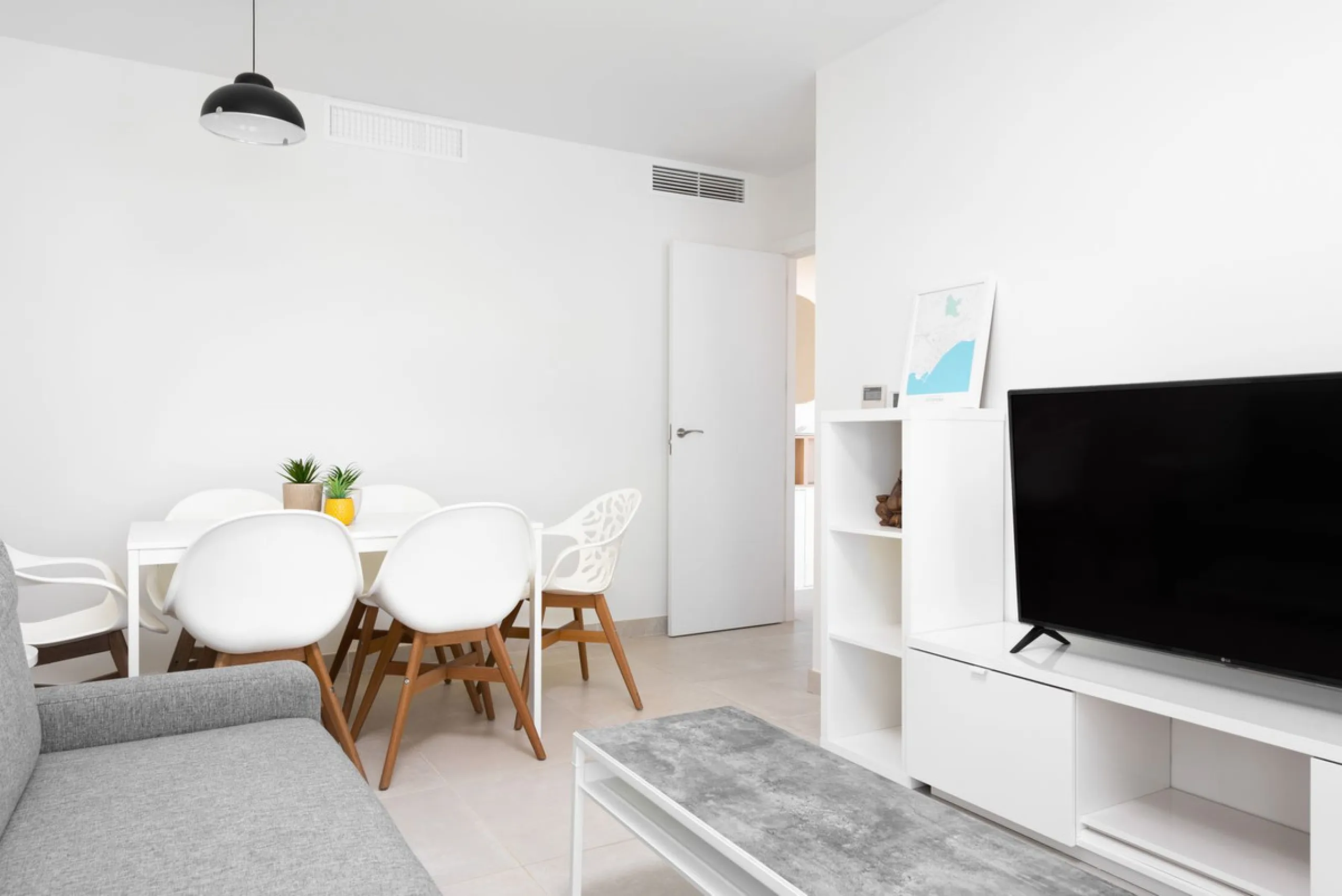 Modern 2-Bedroom Apartment with Parking – Puerto Blanco, Estepona