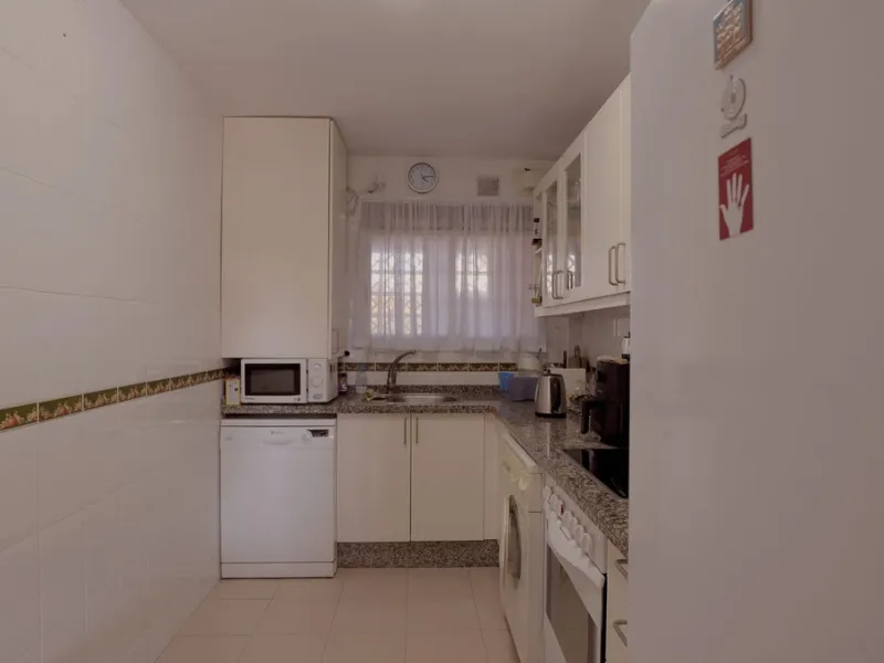 Opportunity! A mid-floor apartment in Urb. Amatista, lower La Reserva de Marbella for sale from the original owners since new in the year 2000. Great location and lovely, open views.