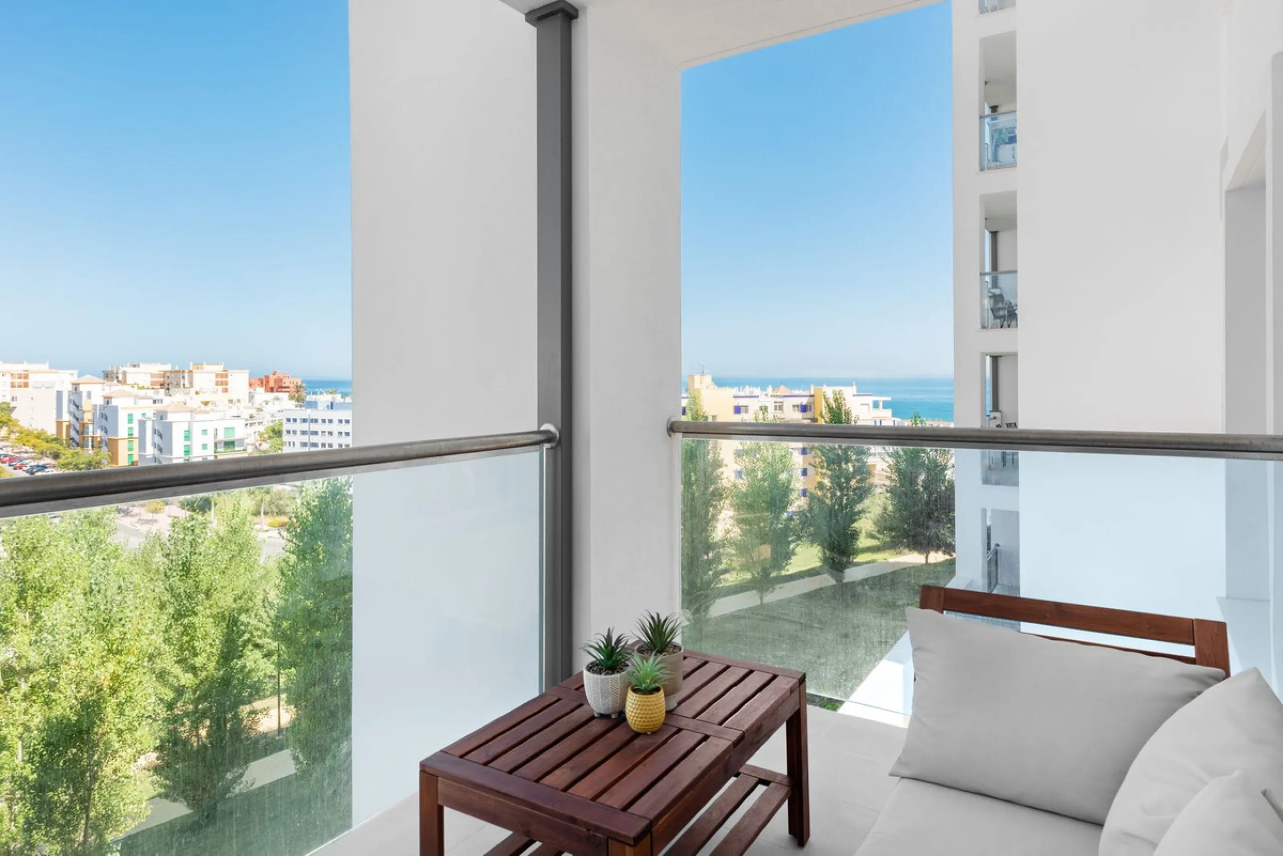 Modern 2-Bedroom Apartment with Parking – Puerto Blanco, Estepona