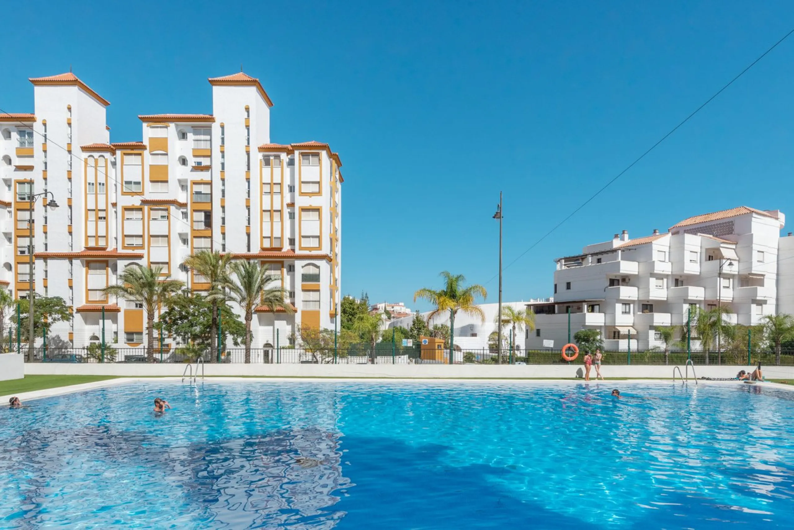 Modern 2-Bedroom Apartment with Parking – Puerto Blanco, Estepona