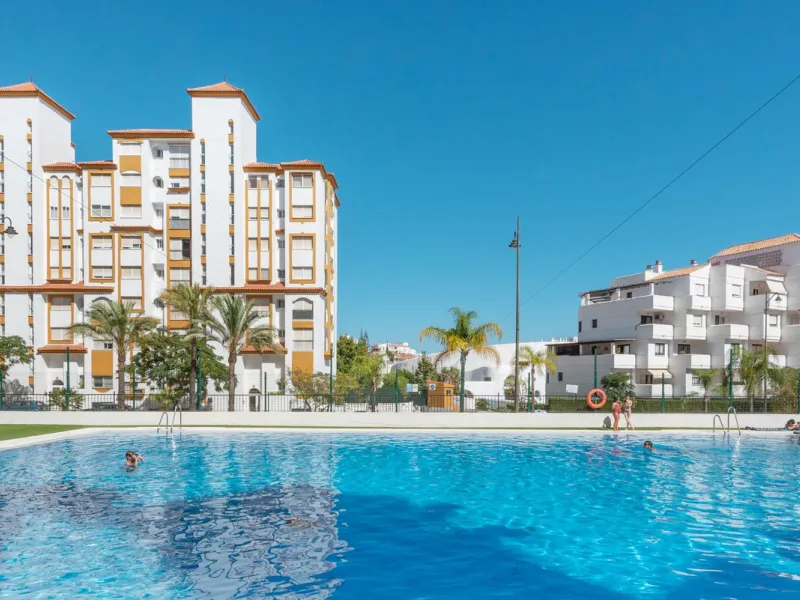Modern 2-Bedroom Apartment with Parking – Puerto Blanco, Estepona