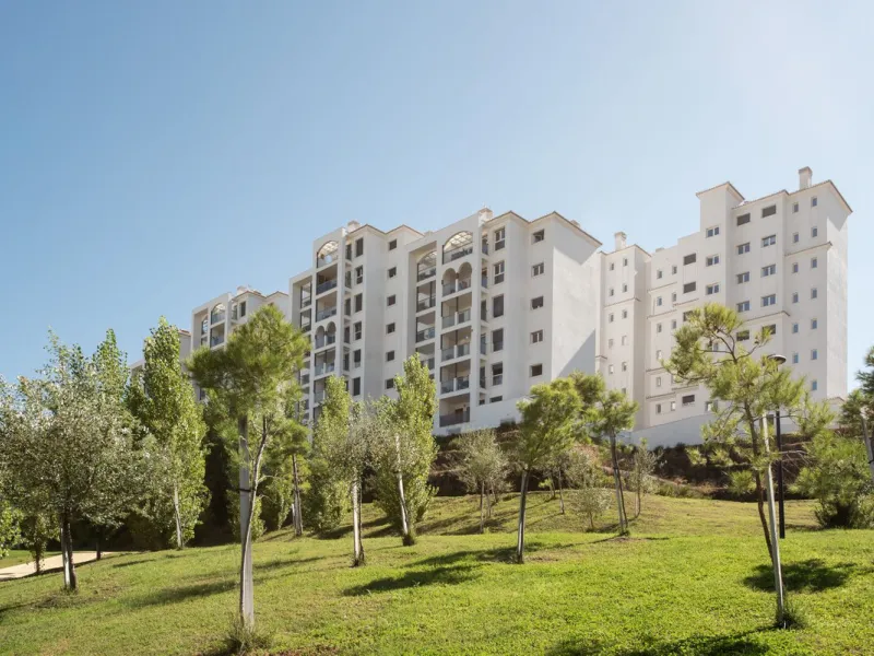 Modern 2-Bedroom Apartment with Parking – Puerto Blanco, Estepona