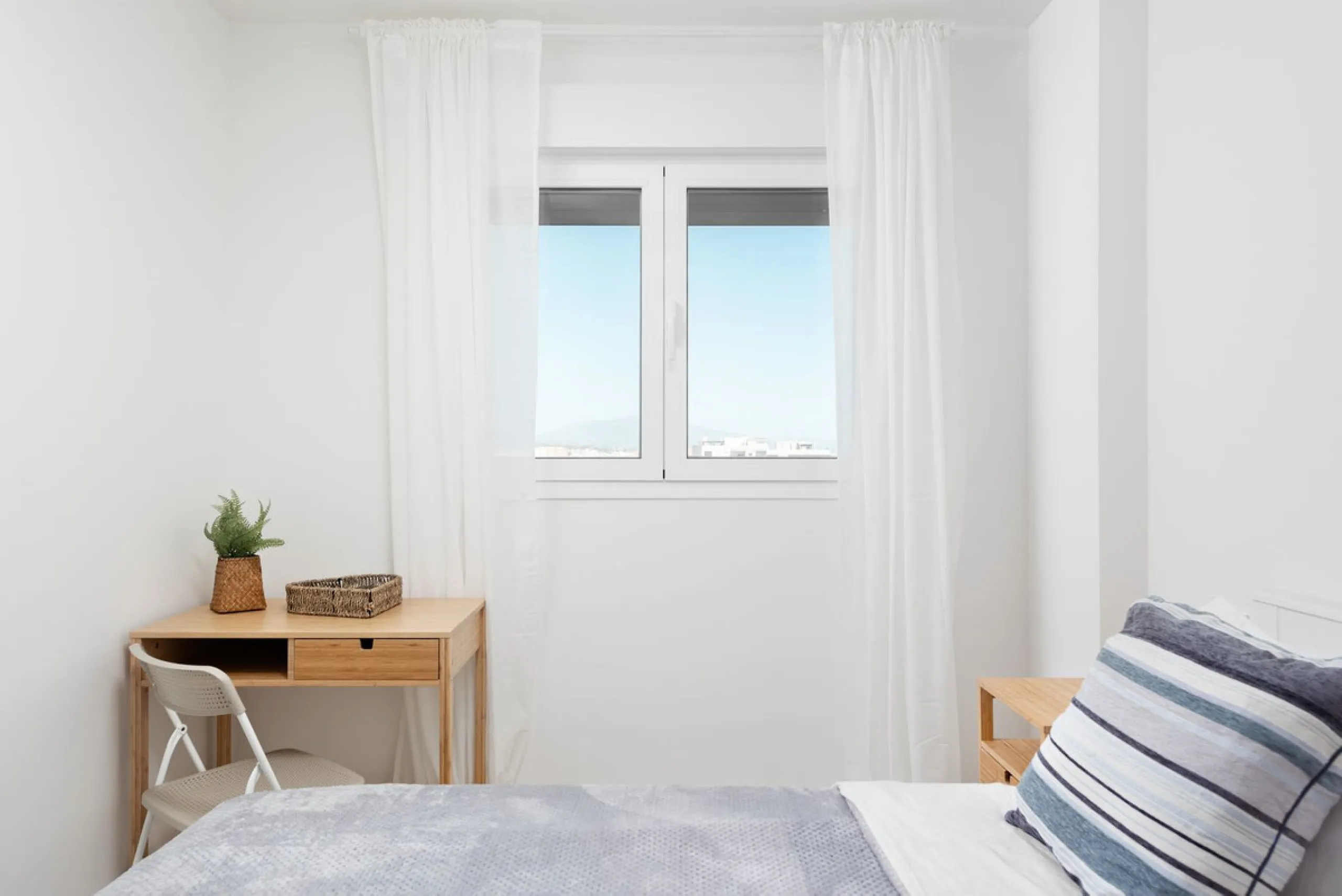 Modern 2-Bedroom Apartment with Parking – Puerto Blanco, Estepona