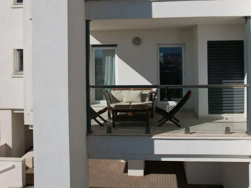 Modern 2-Bedroom Apartment with Parking – Puerto Blanco, Estepona