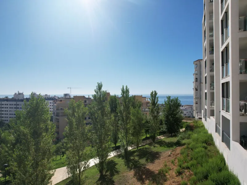 Modern 2-Bedroom Apartment with Parking – Puerto Blanco, Estepona