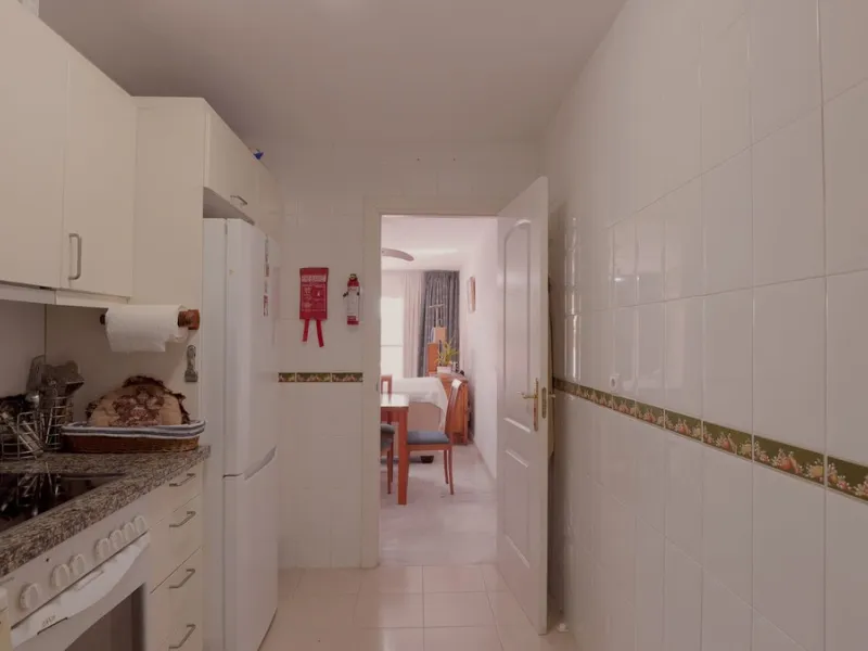 Opportunity! A mid-floor apartment in Urb. Amatista, lower La Reserva de Marbella for sale from the original owners since new in the year 2000. Great location and lovely, open views.