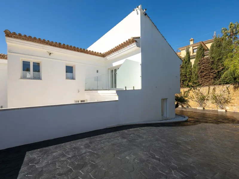 Luxury Villa with Panoramic Sea Views in Marbella