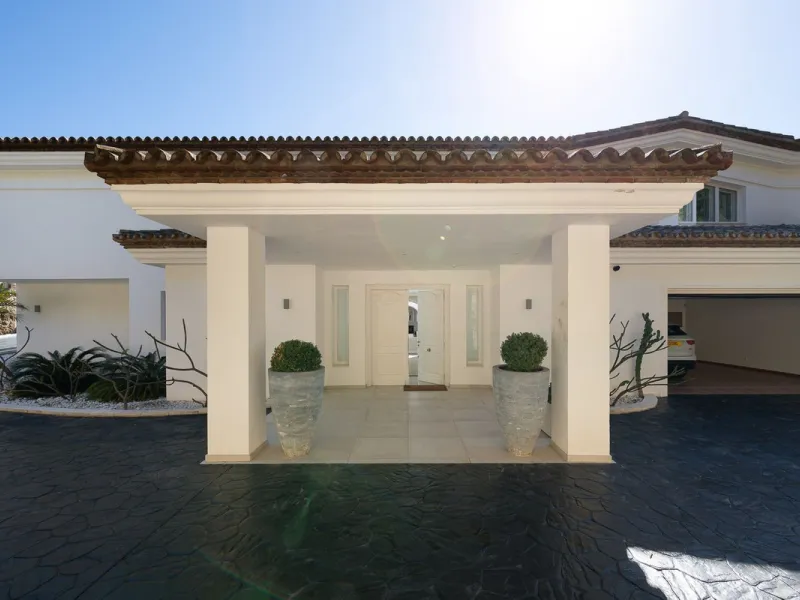Luxury Villa with Panoramic Sea Views in Marbella