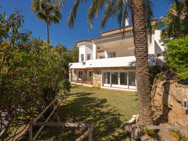 Luxury Villa with Panoramic Sea Views in Marbella