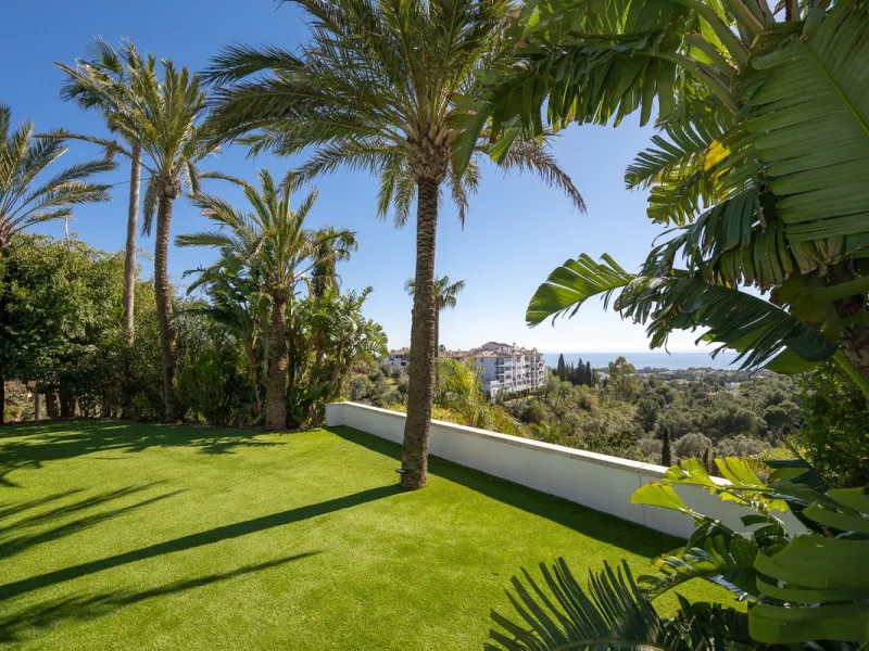 Luxury Villa with Panoramic Sea Views in Marbella