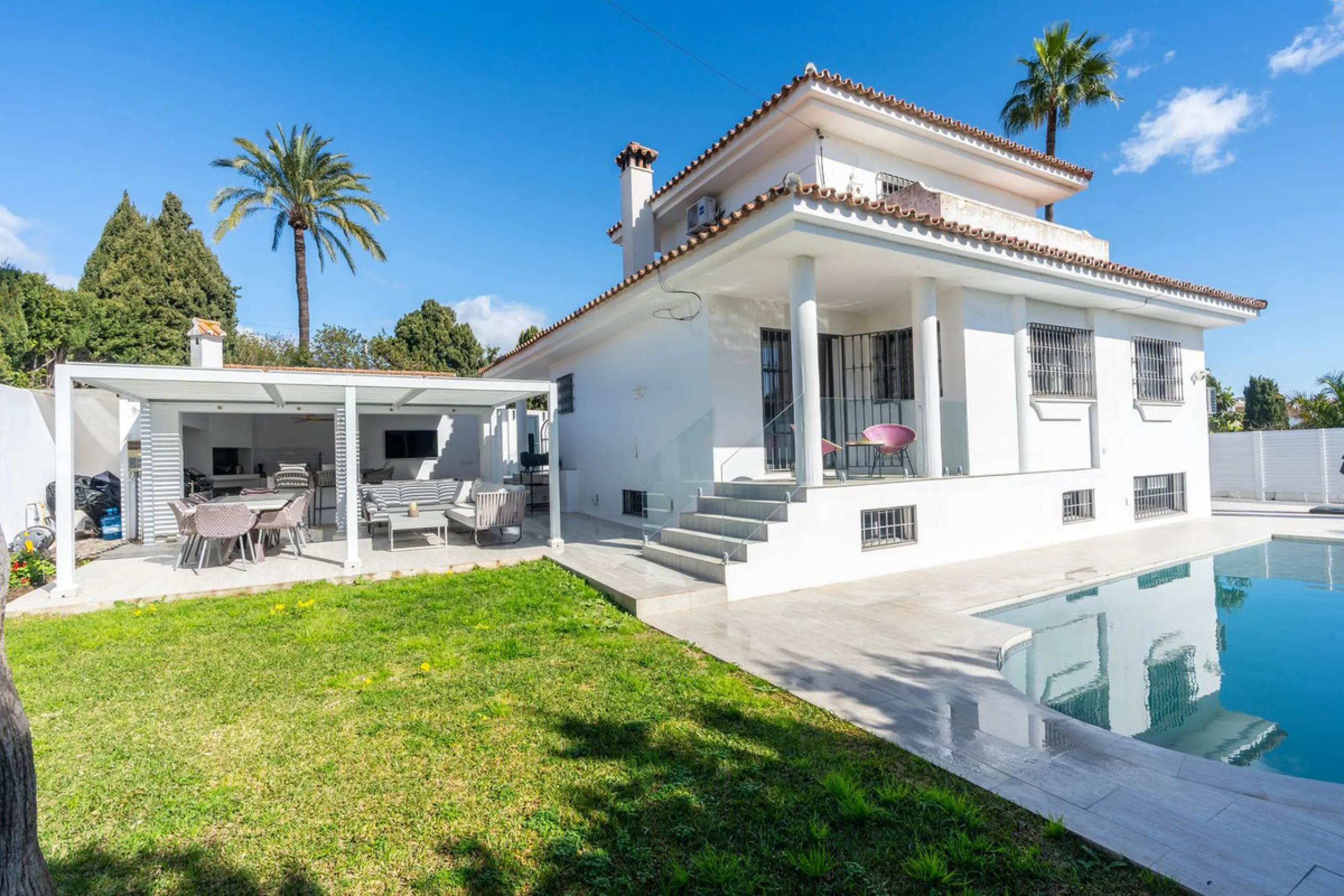 Detached Renovated Villa with Guest Apartment and Exceptional Outdoor Living – El Pilar, El Paraíso