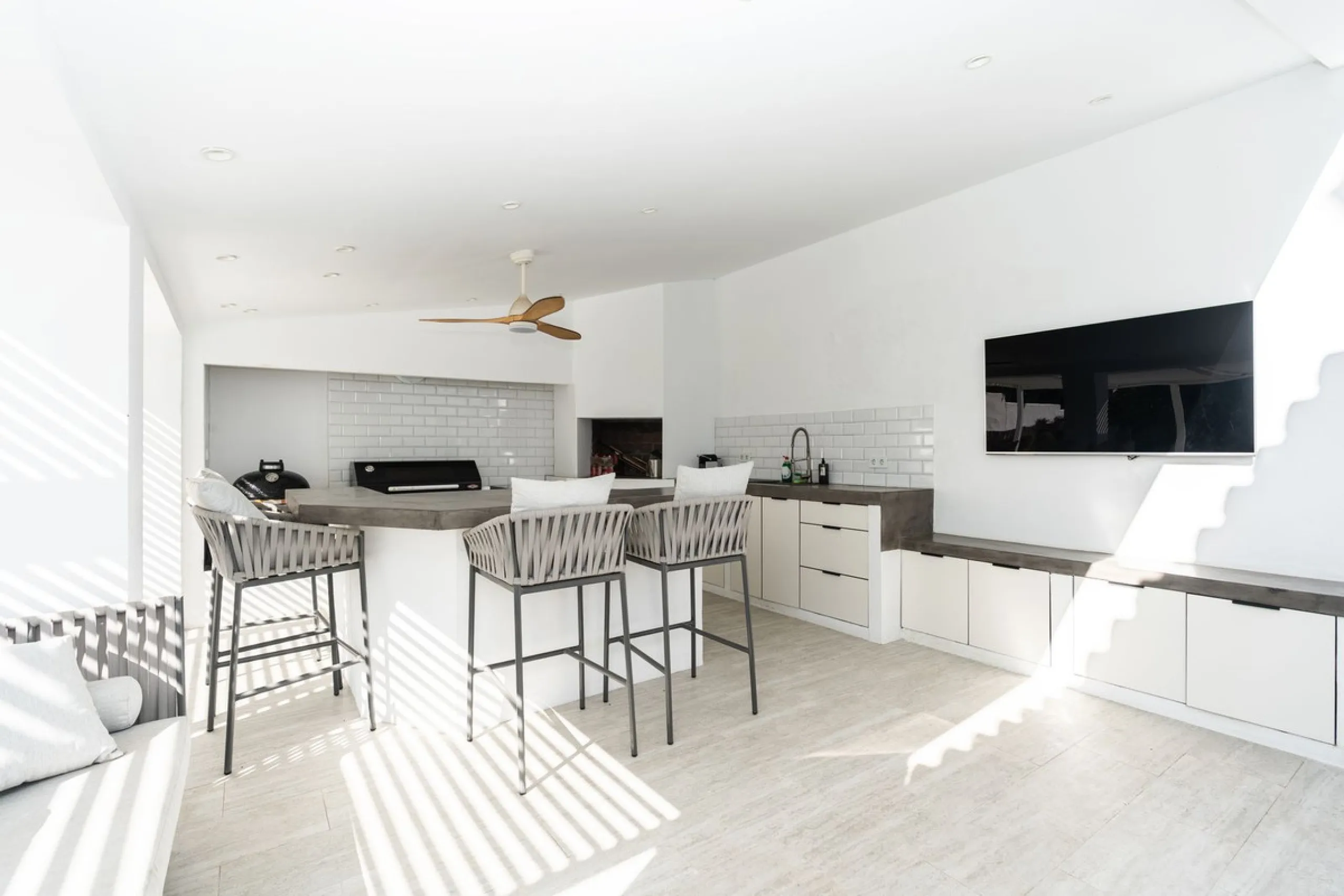 Detached Renovated Villa with Guest Apartment and Exceptional Outdoor Living – El Pilar, El Paraíso