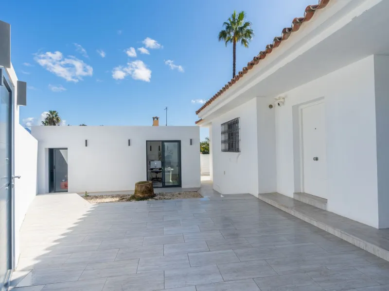 Detached Renovated Villa with Guest Apartment and Exceptional Outdoor Living – El Pilar, El Paraíso