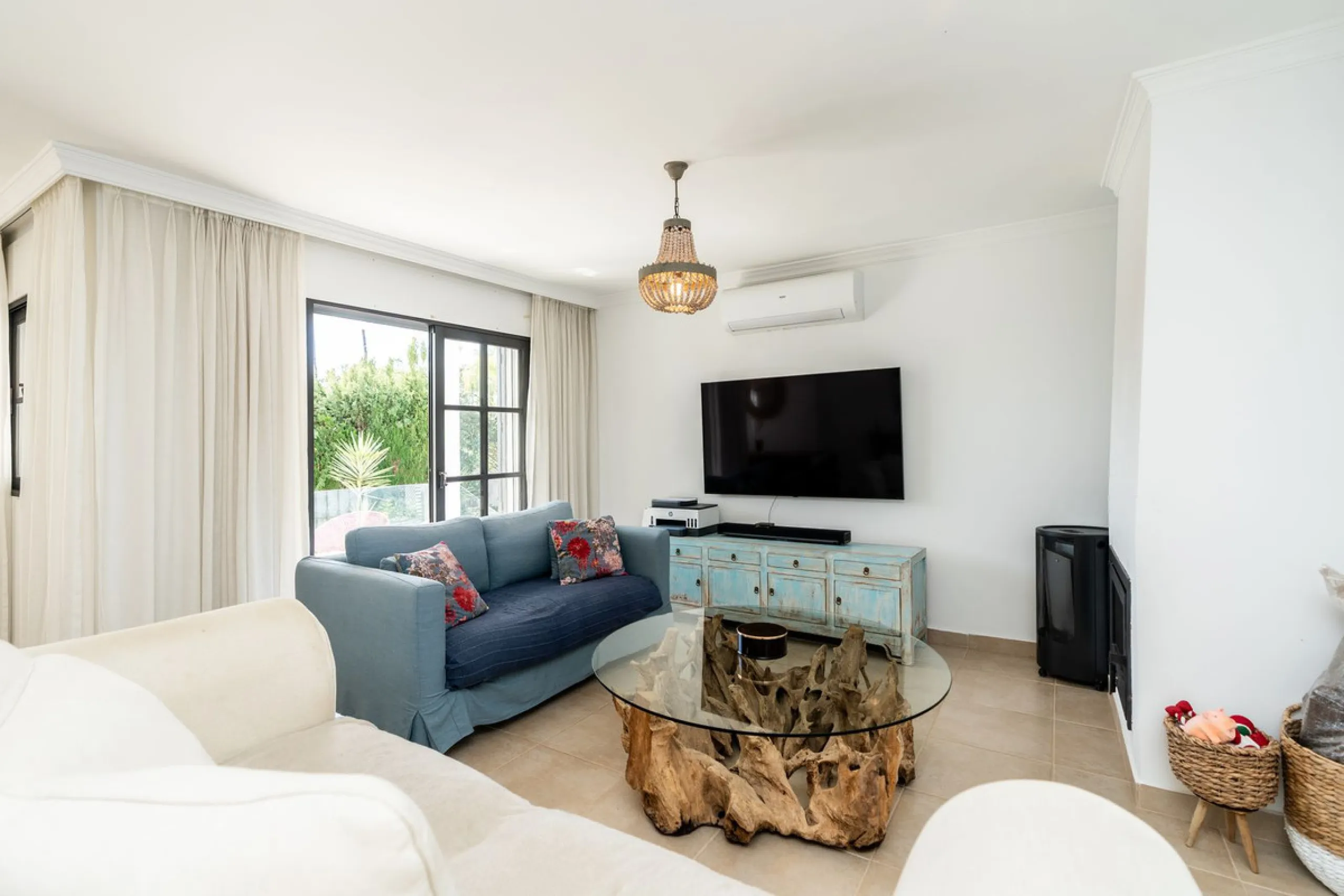 Detached Renovated Villa with Guest Apartment and Exceptional Outdoor Living – El Pilar, El Paraíso
